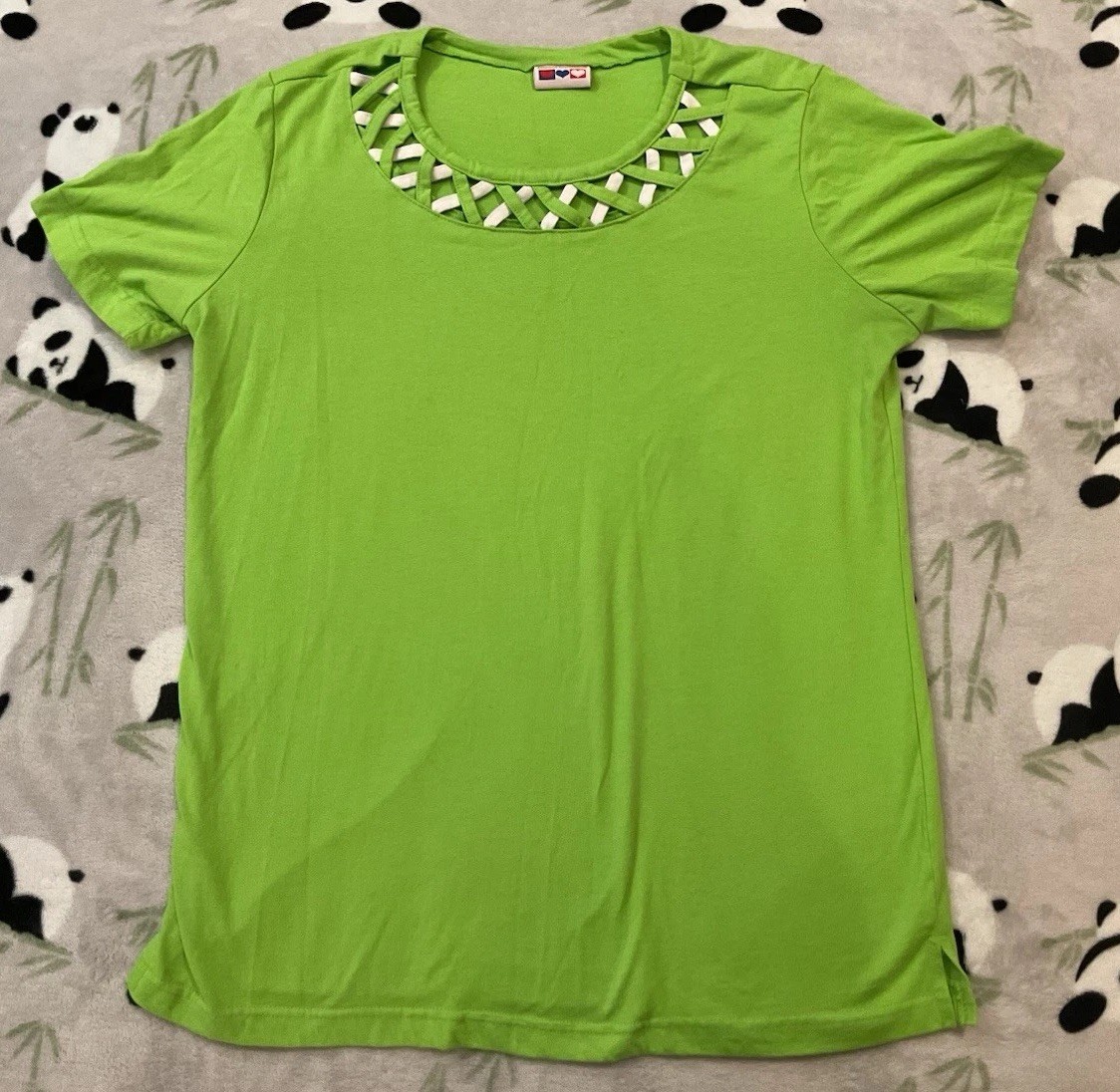 American Sweetheart Women’s T-Shirt Size Medium Lime Green Crochet Neck Trim