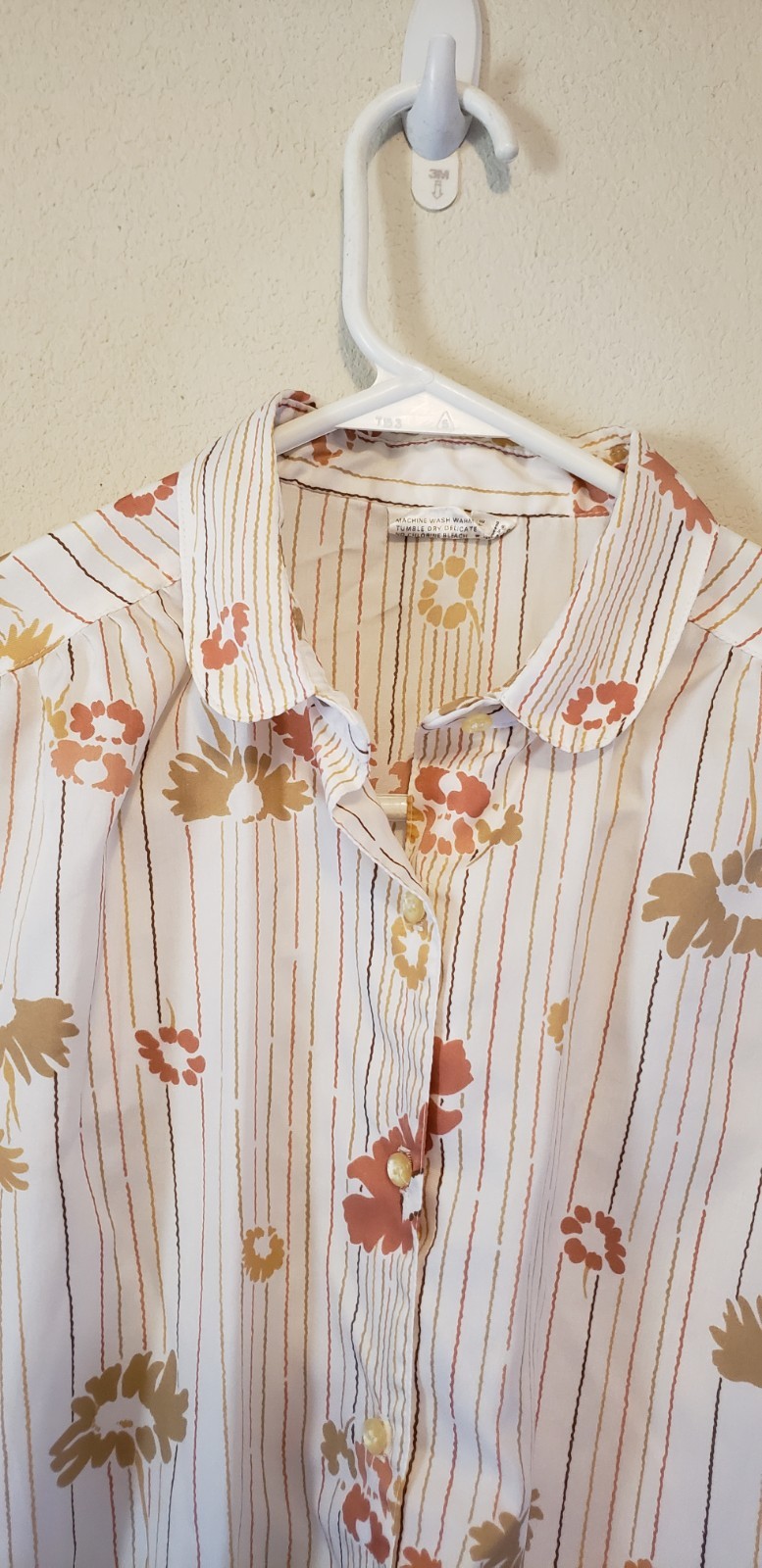 Womens Country Suburban Blouse. Long Sleeve. Size 8. Button Down. Light Weight.