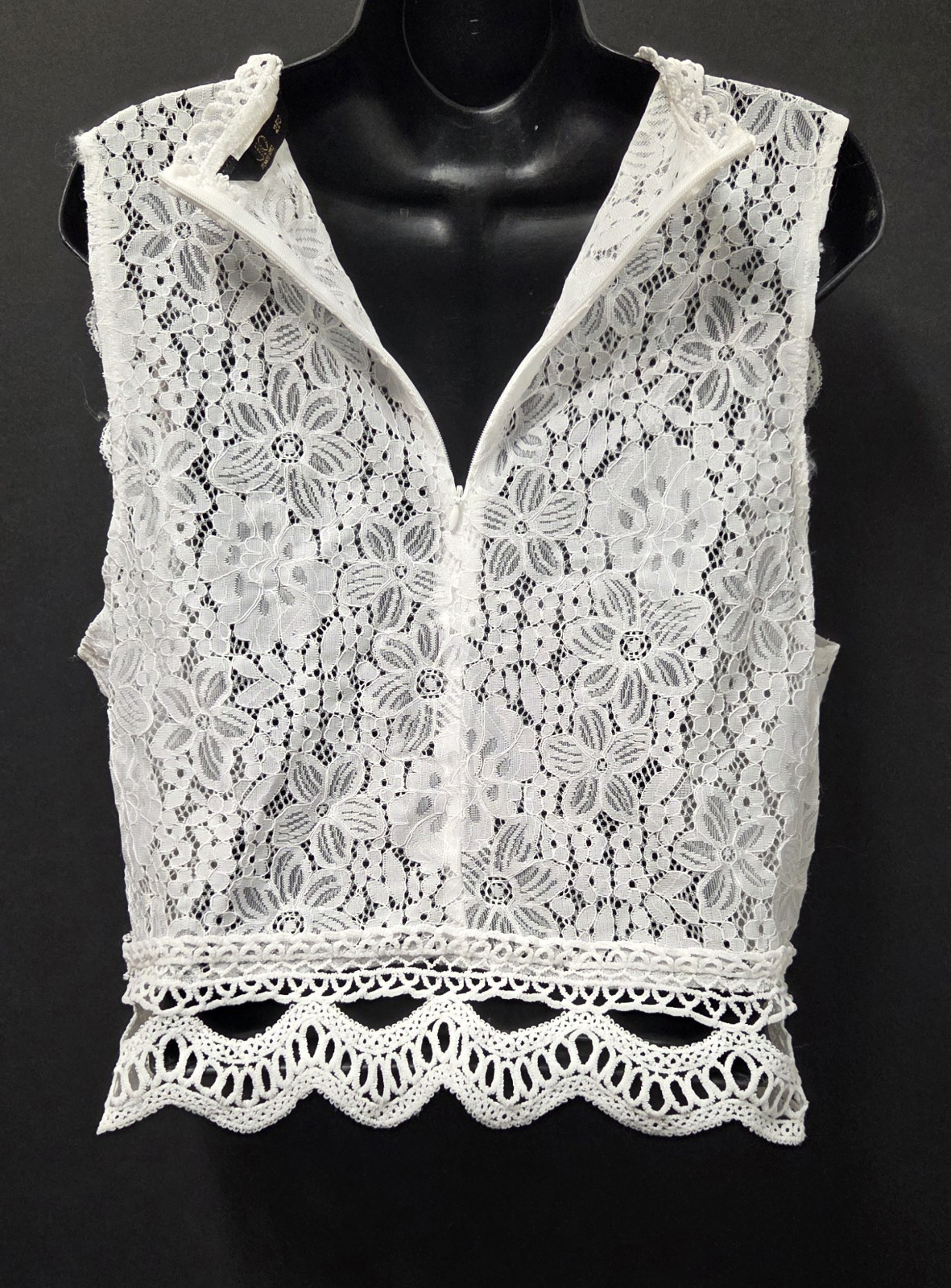 JLO by Jennifer Lopez Floral Lace Crop Top • Size 2 • Cottagecore • Coastal ✨️