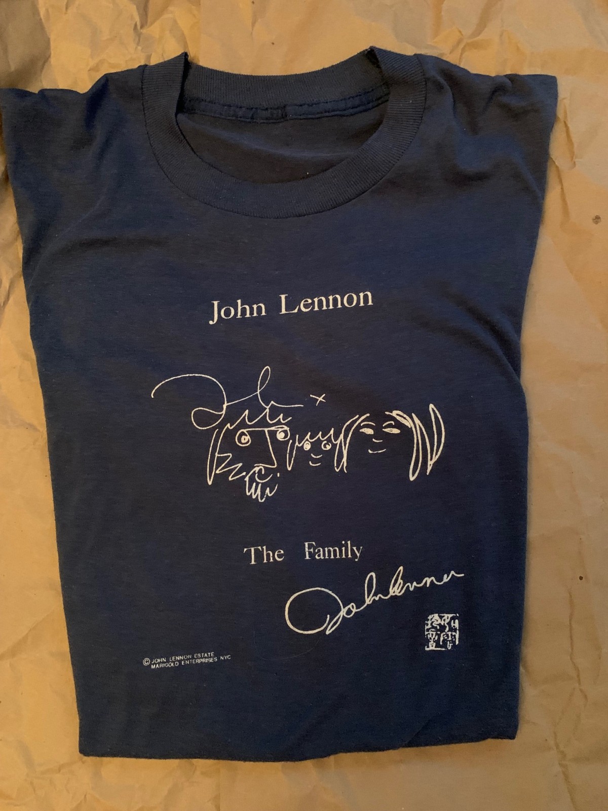 WOMEN’S JOHN LENNON “FAMILY” NAVY BLUE T SHIRT. VINTAGE 90s.