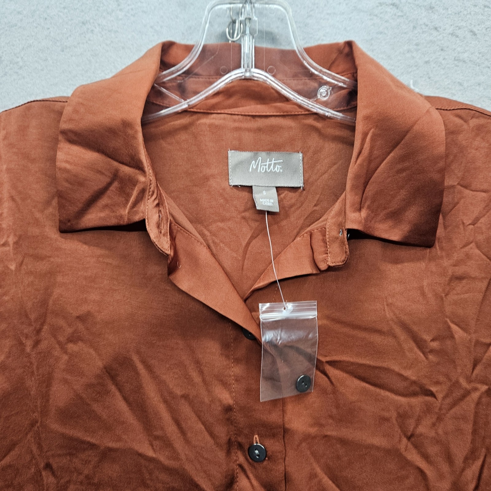 Motto Women’s Small Tan Silk Collar S/S Button Down NWT