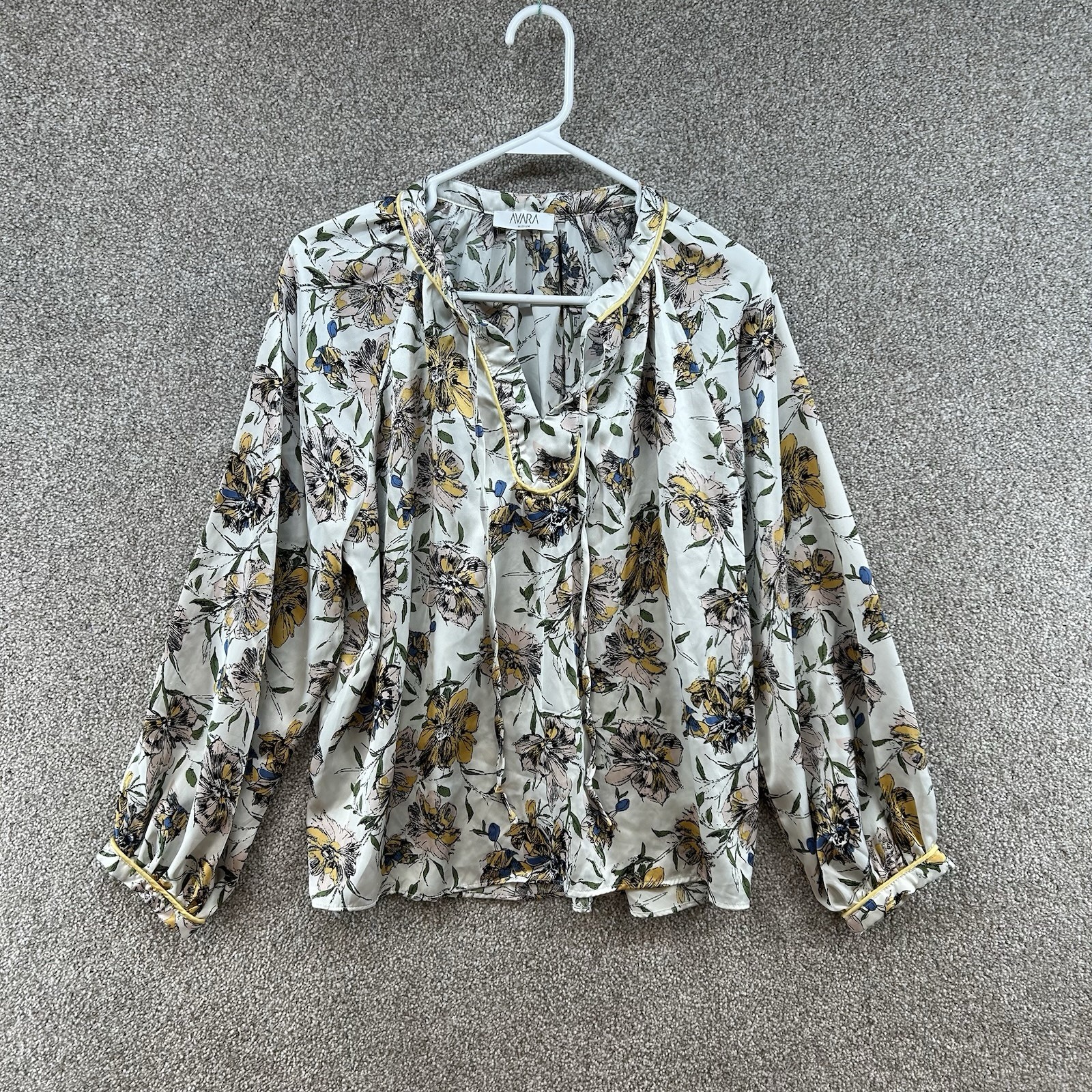 Avara Women’s Blouse Size Medium White Multicolor Floral Long Sleeve V-Neck