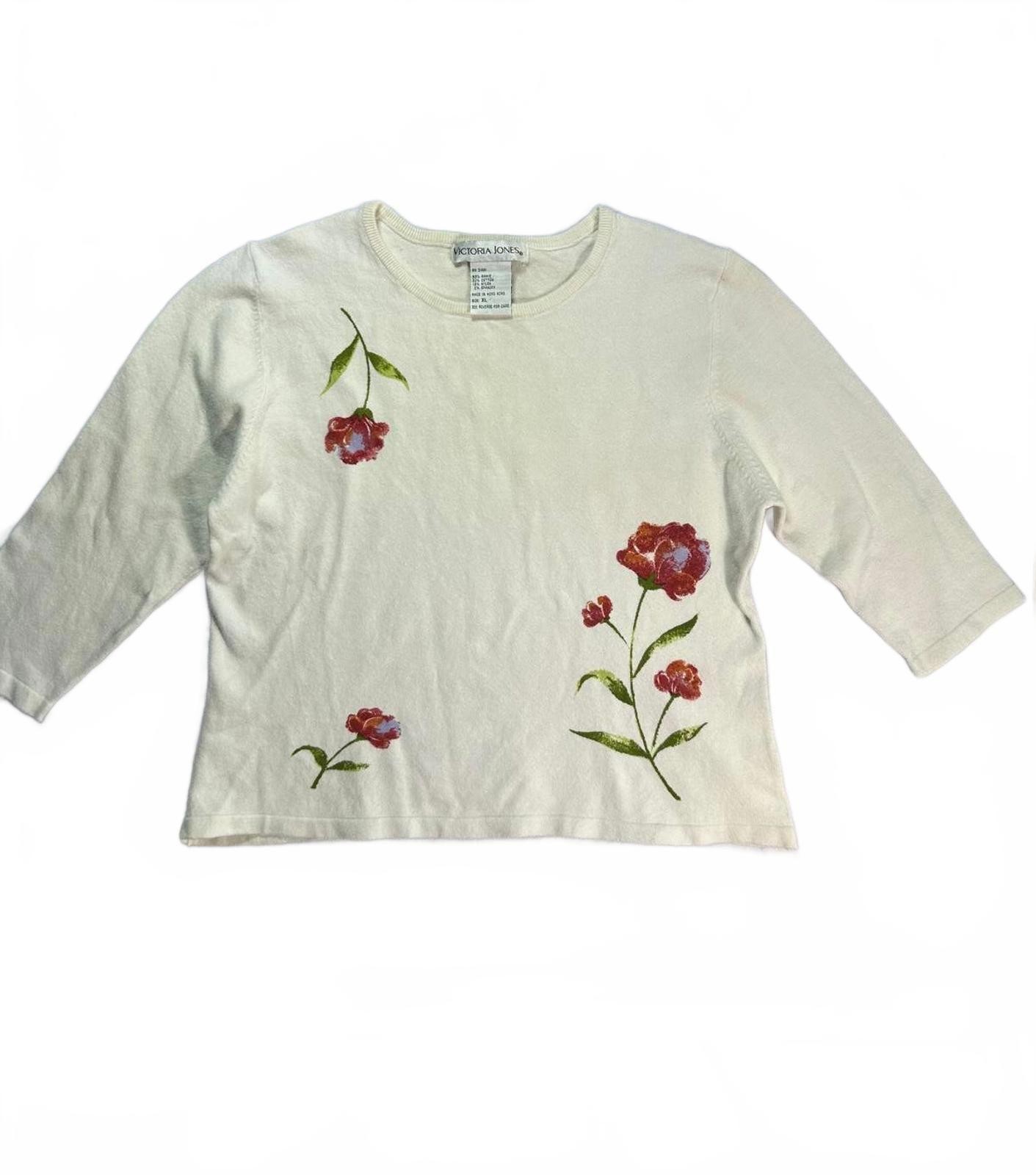 Victoria Jones Vintage Beige Knit Top with Red Floral Print – XL – Coquette