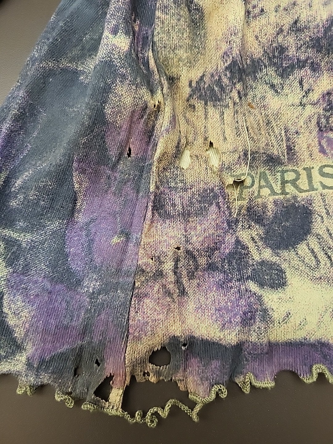 VTG Moda USA Womens Sz M Purple Paris Tie Dye Frayed & Glawed Edges V-Neck Top