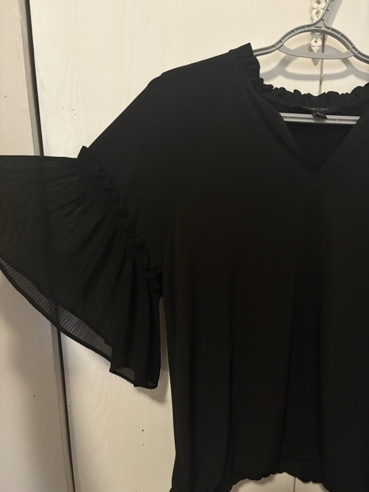 Marc New York Women’s Black Blouse Ruffle V Neck Size M