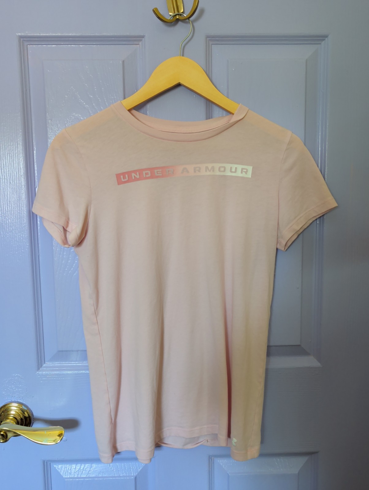 Women’s Size XS Under Armour Light Pink Slim Fit Graphic T-Shirt