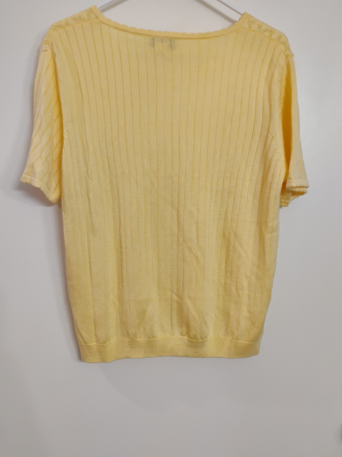 Women’s Drapers and Damons Lightweight Yellow Sweater Size PXL with Round Neck