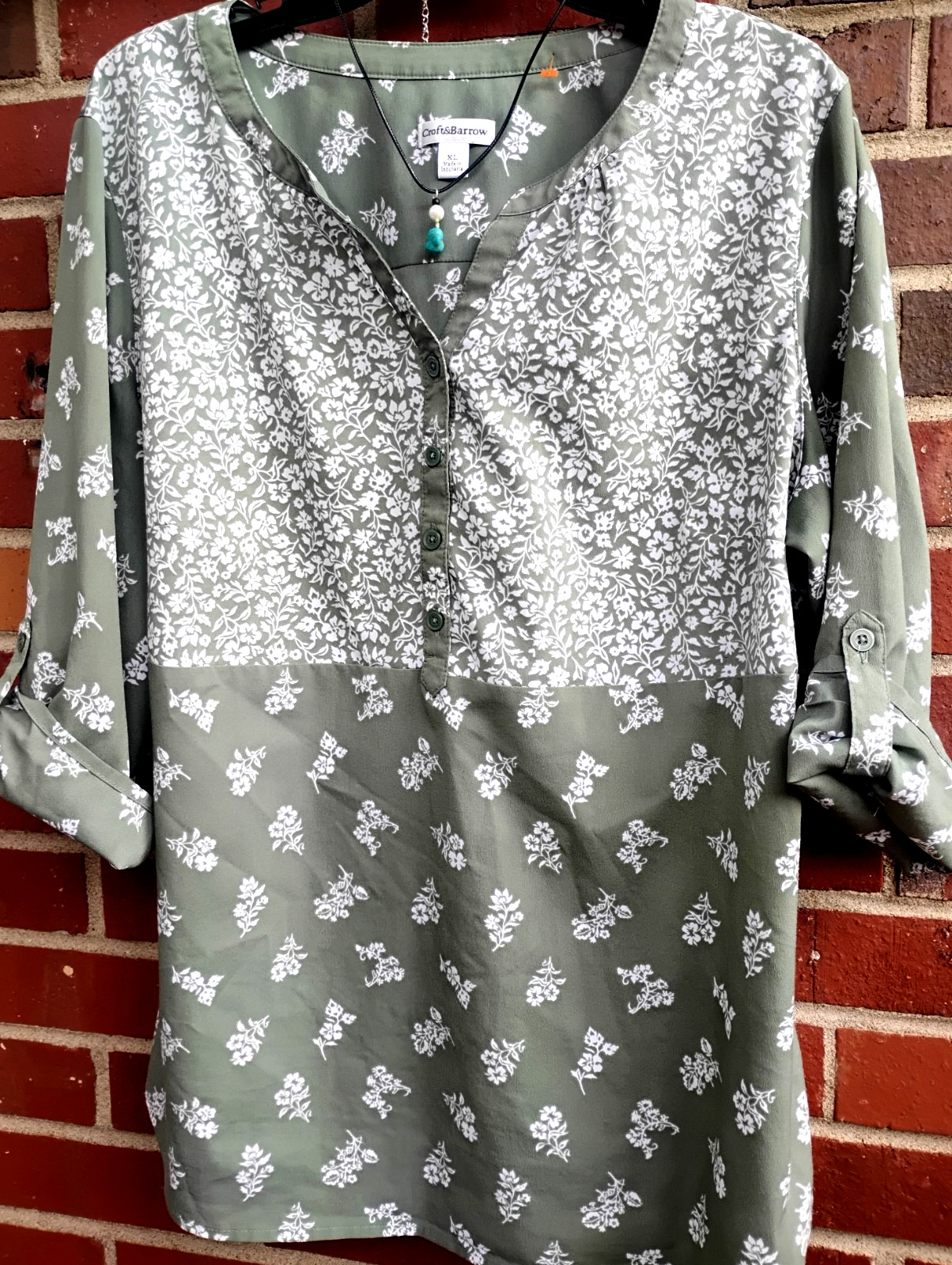 Croft & Barrow Women’s Top, Size XL & Free Necklace