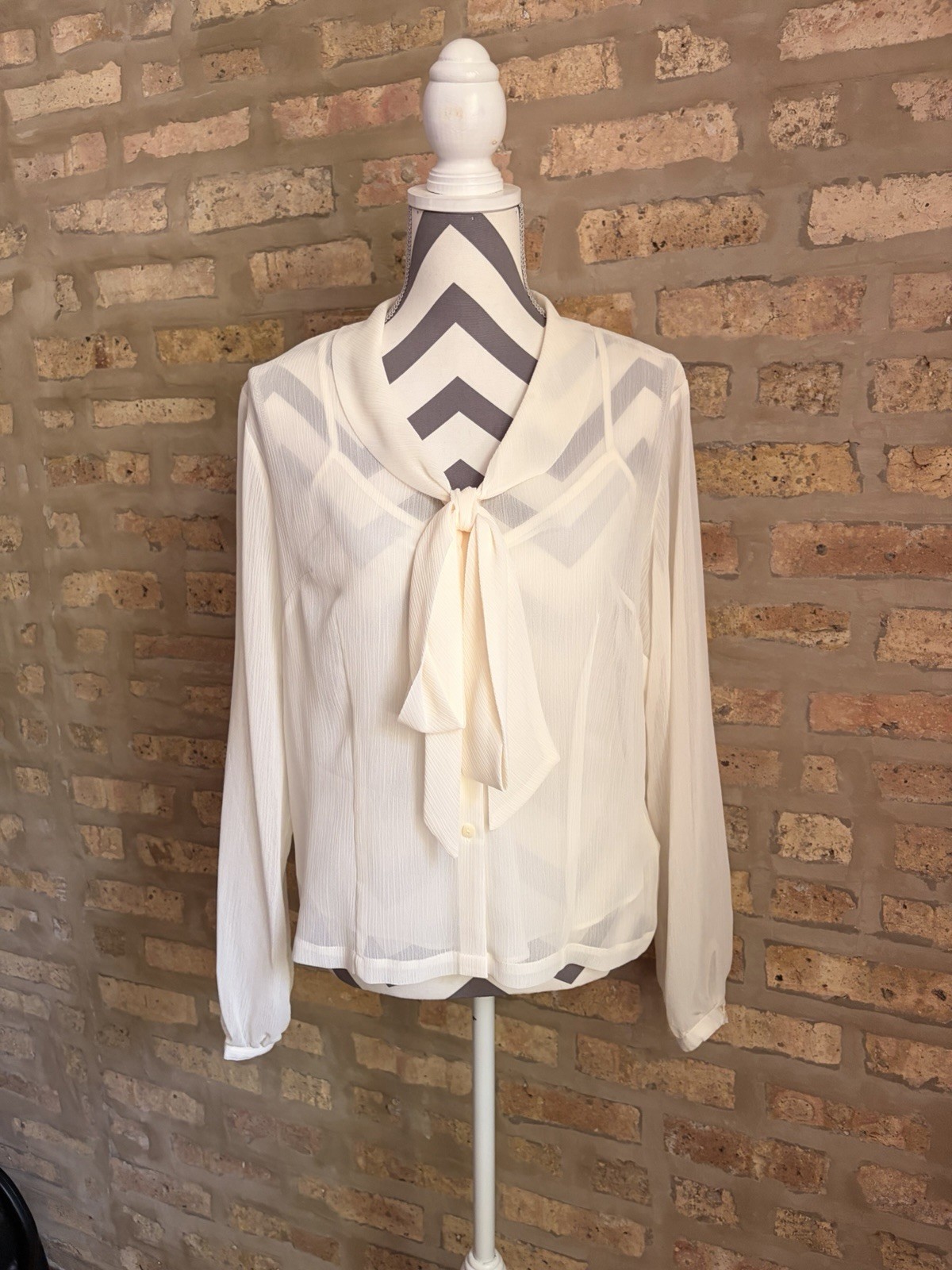Women’s White Covington Blouse With Tie And Tank Top Size M