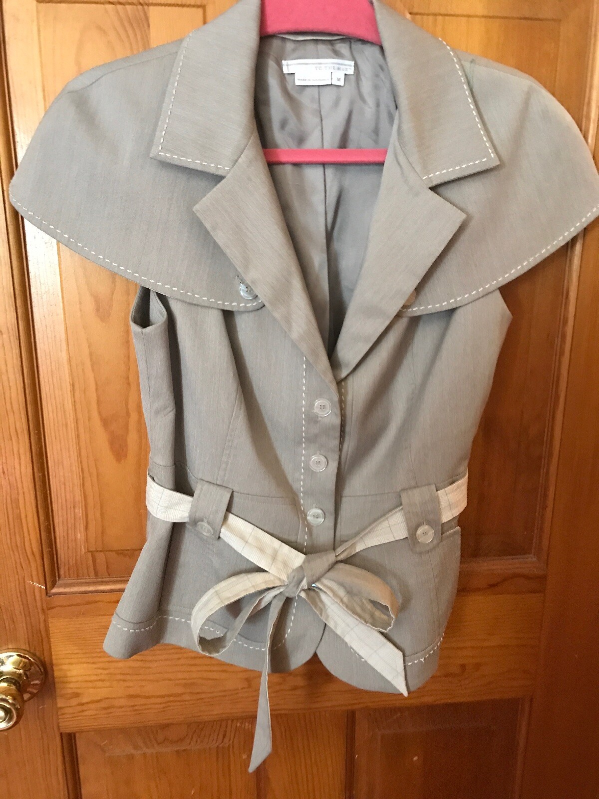 NWOT To The Max Belted Button Up Beige Sleeveless Safari Vest Top Size M