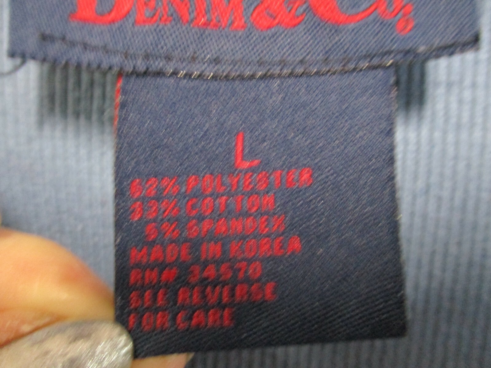 DENIM & CO L BLUE RIBBED SS TOP R$36 RIBBON NECK SCOOPED 62%POLY33%COTTON5% SPAN