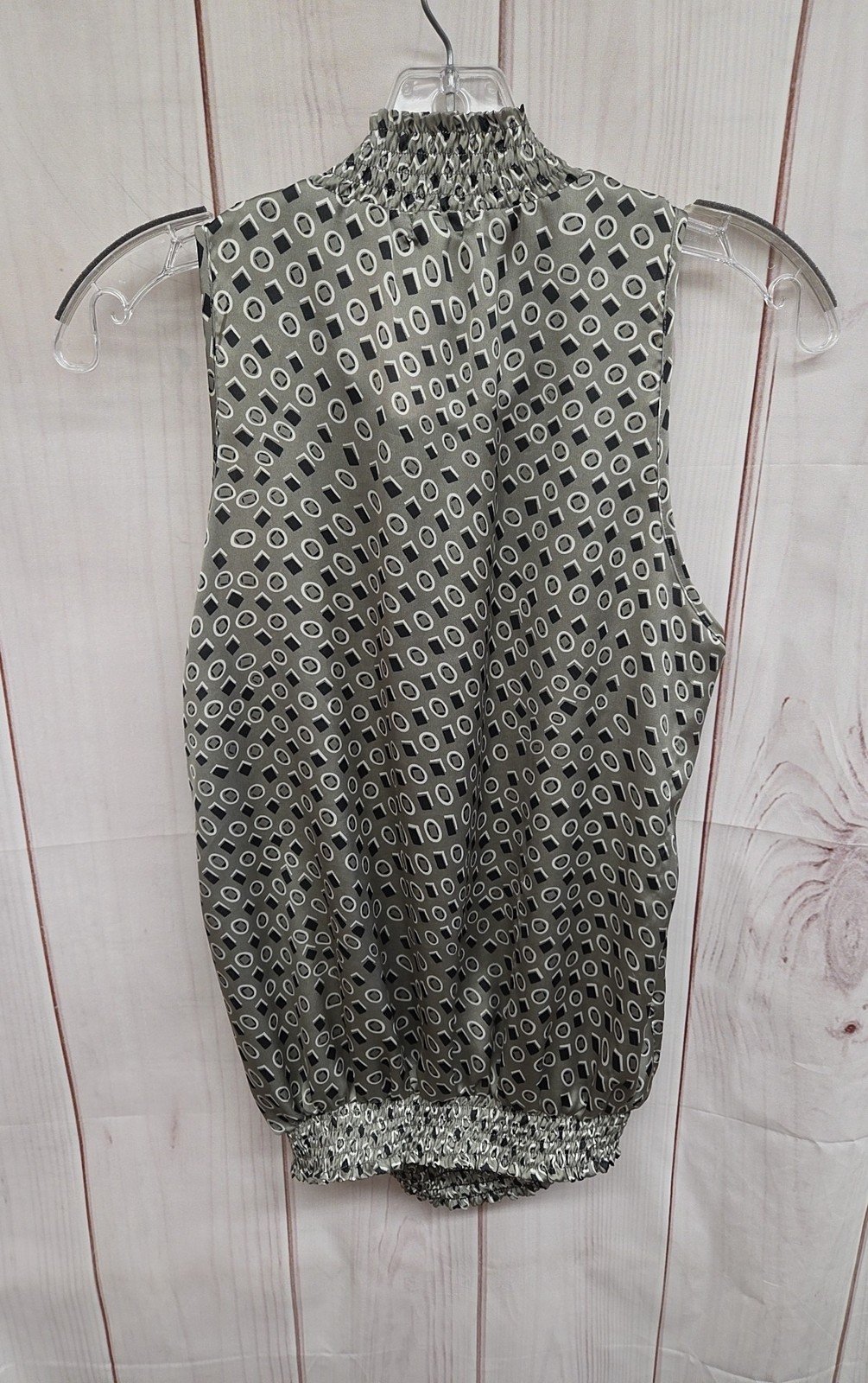Agora Women’s Size M Gray Sleeveless Top