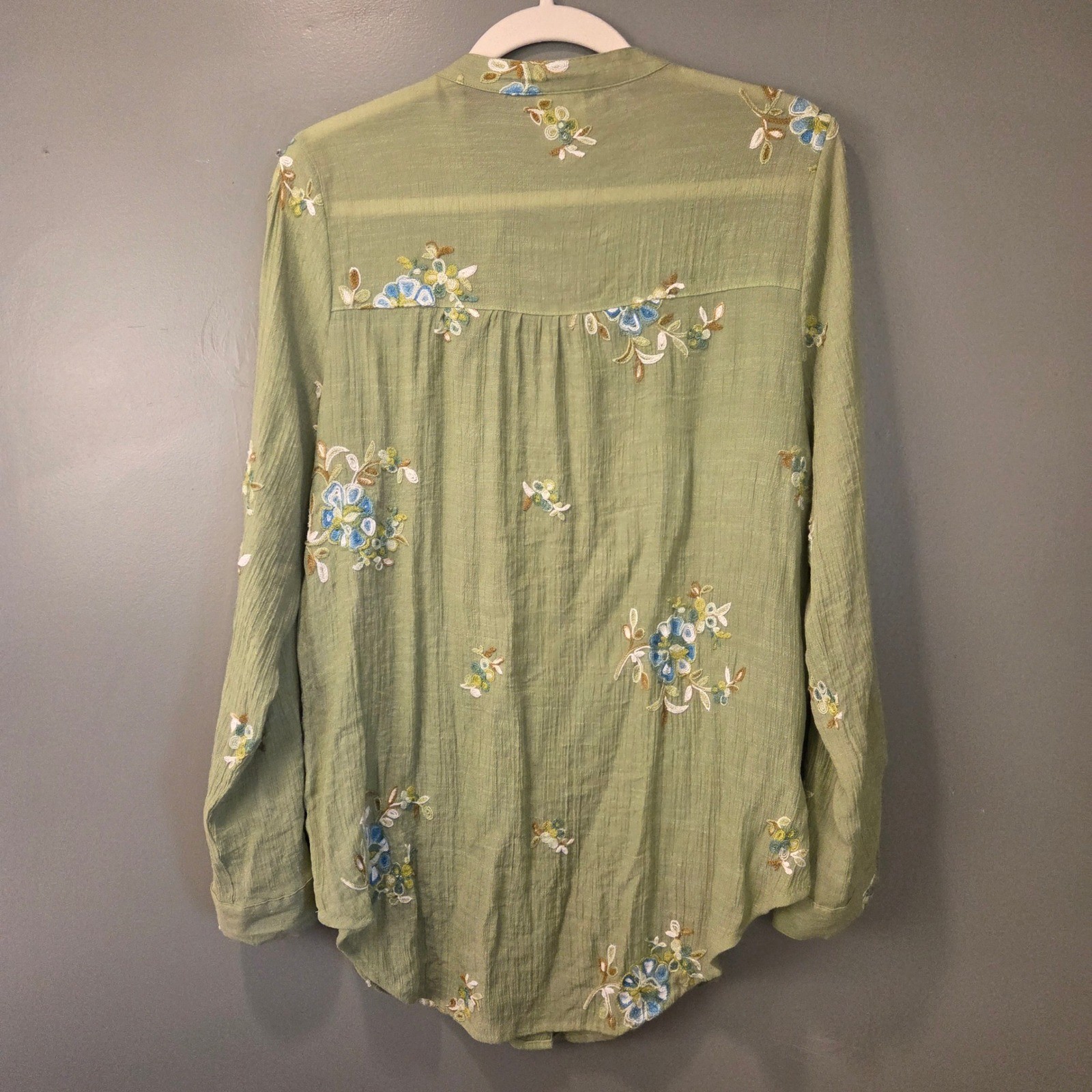 fig and flower Anthropologie Floral Embroidered Lightweight Tunic Blouse Size L
