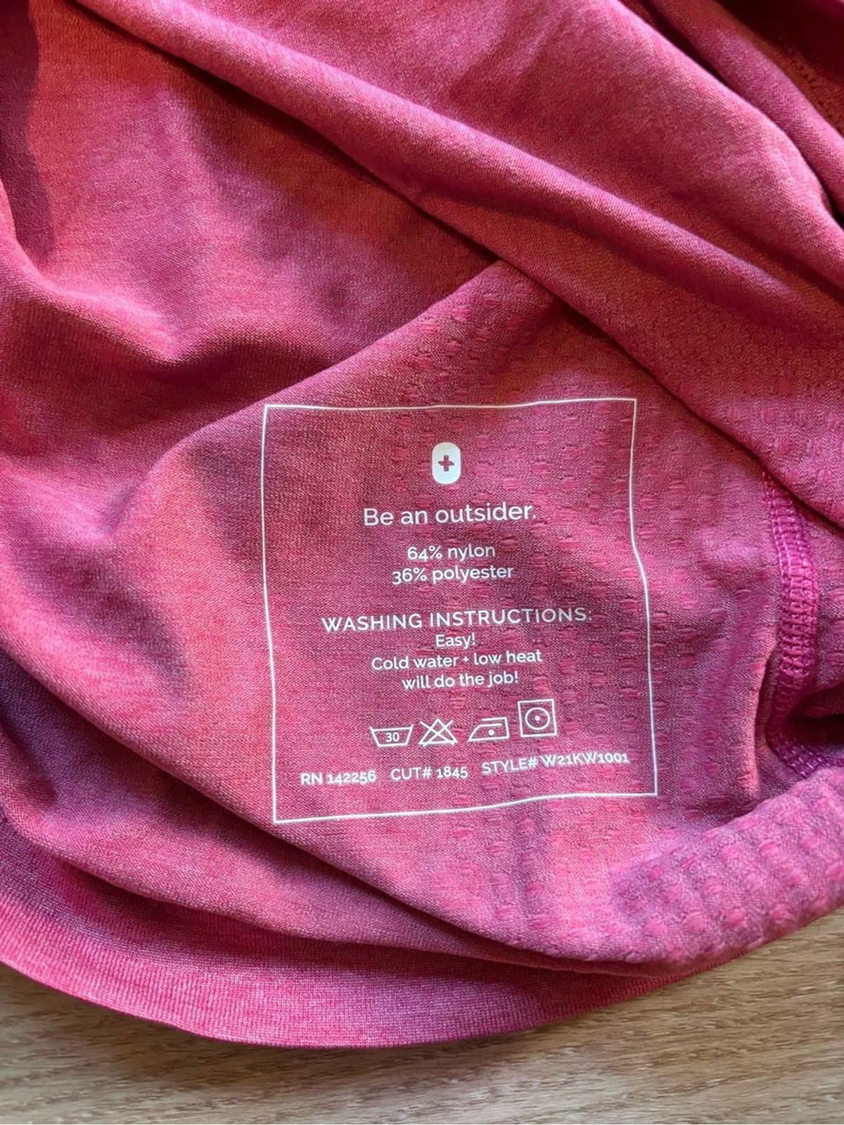 Figs Women’s Small Salta Seamless Shirt Underscrub Stretch Pink Nurse Hospital