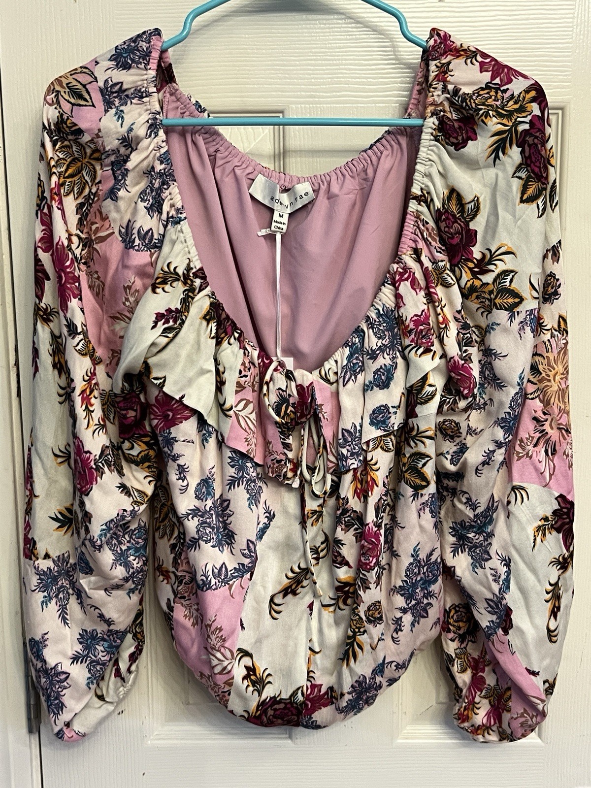 Adelyn Rae Floral Top Addie Blouse Long sleeve Boho Shirt Medium NEW NWT