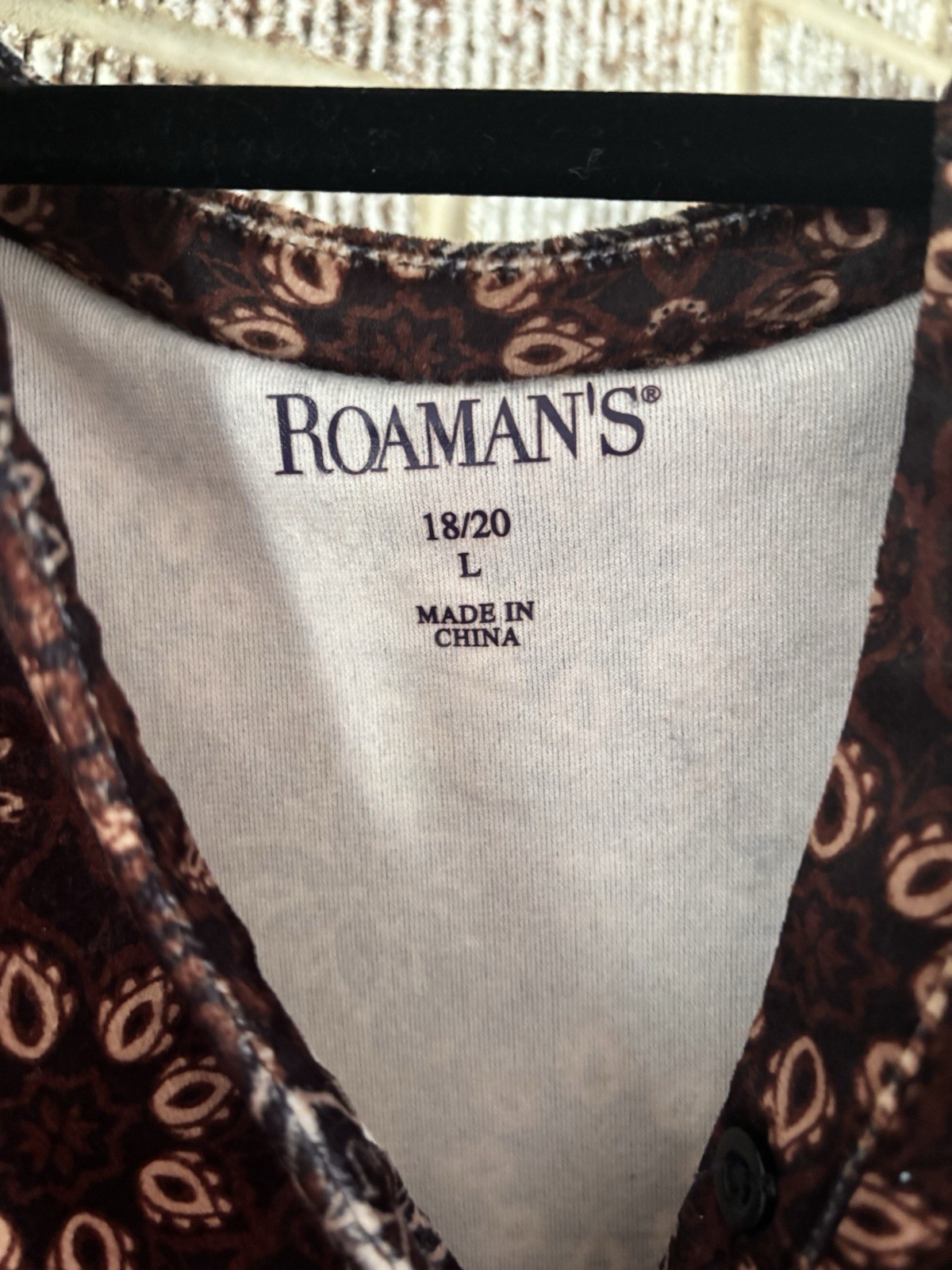Roaman’s brown floral print blouse with white and beige floral motifs, size L