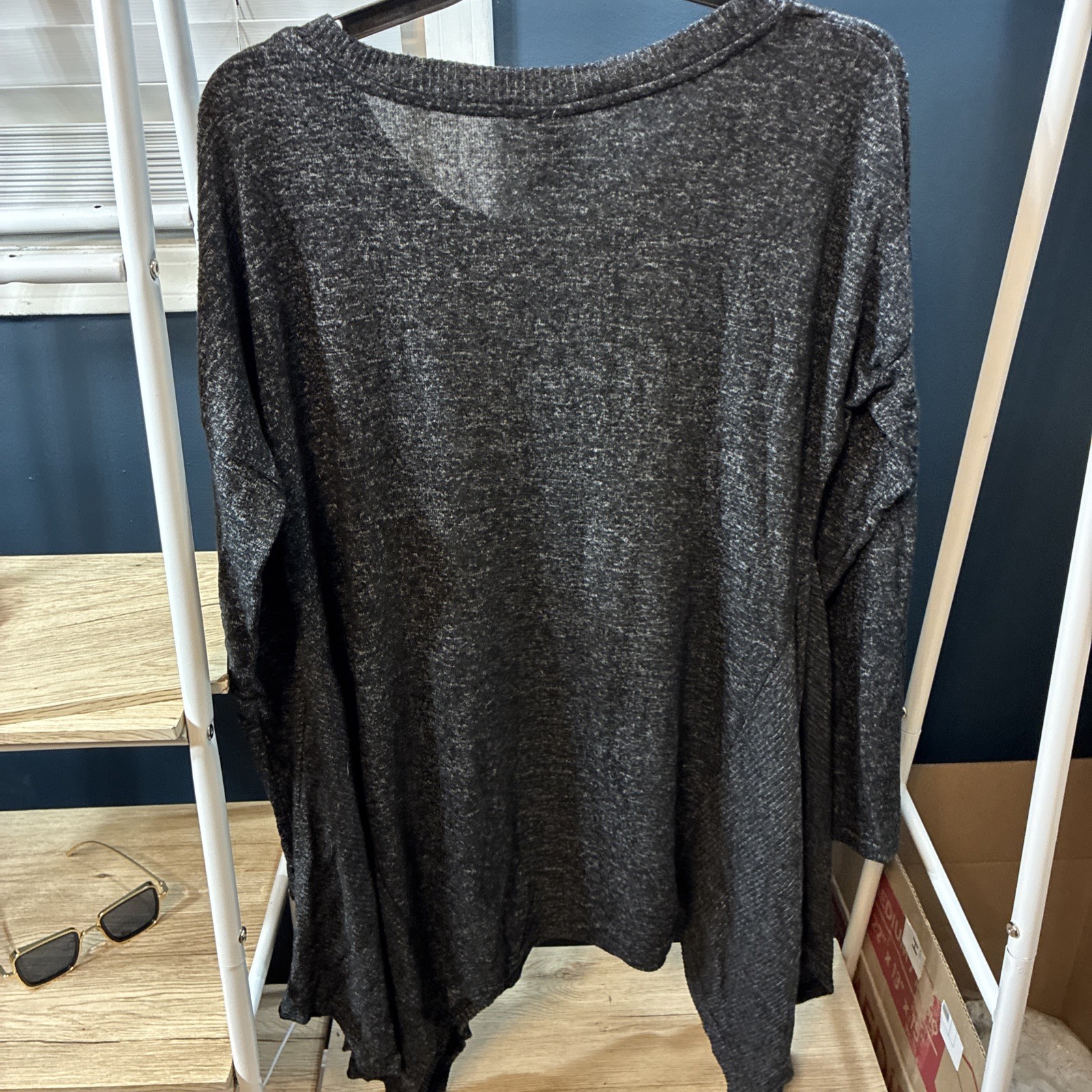 Lildy Shark-Bite Tunic Women’s L/xl Gray Stretch Long Sleeve Pullover