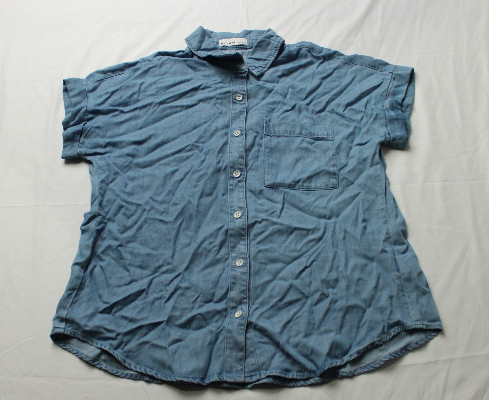 Be Cool Women’s Short Sleeved Button Up Denim Shirt RV6 Blue Small NWT