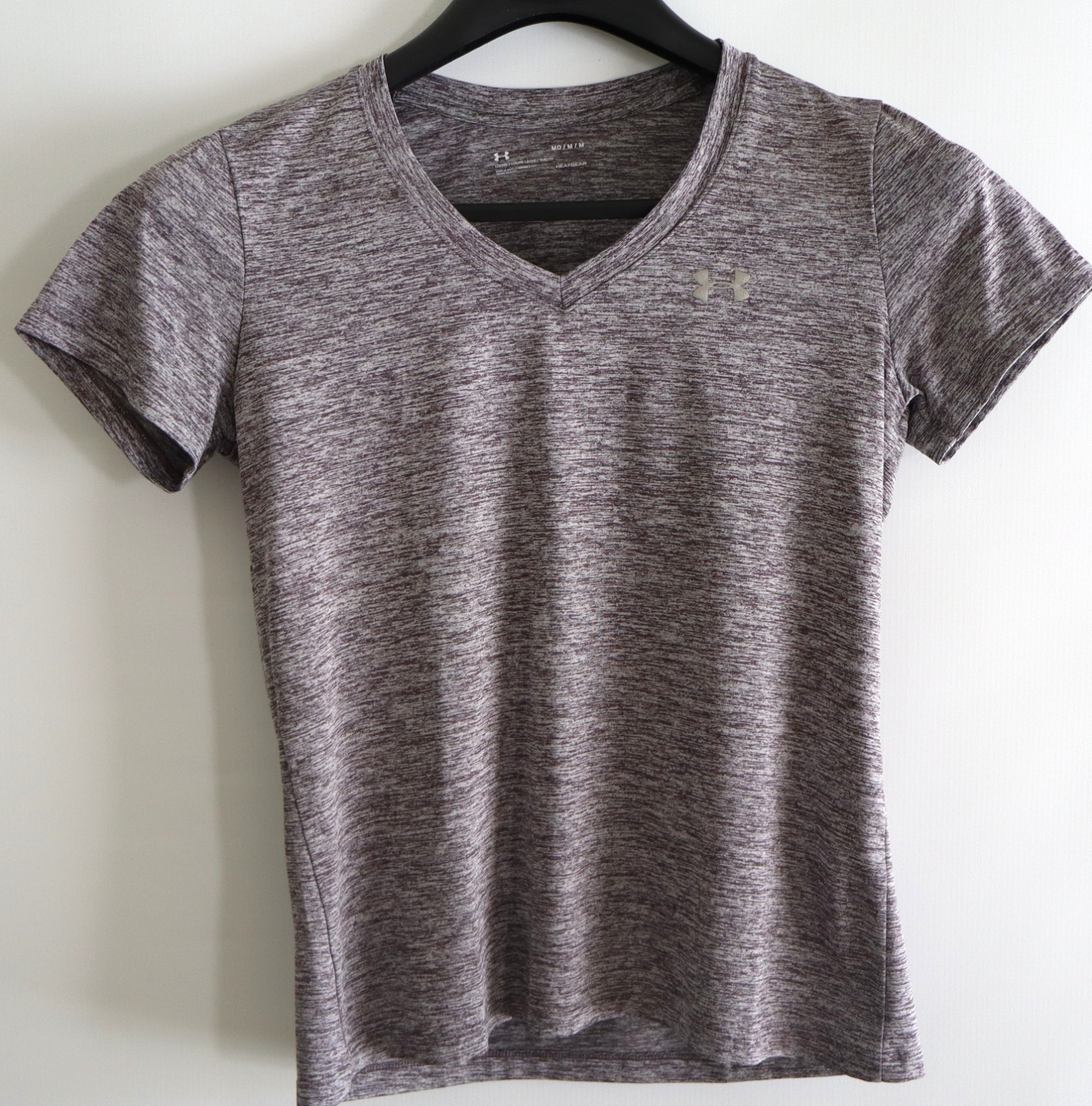 Womens Under armour Loose Fit Heatgear V-Neck T-shirt – Short Sleeve – Size M