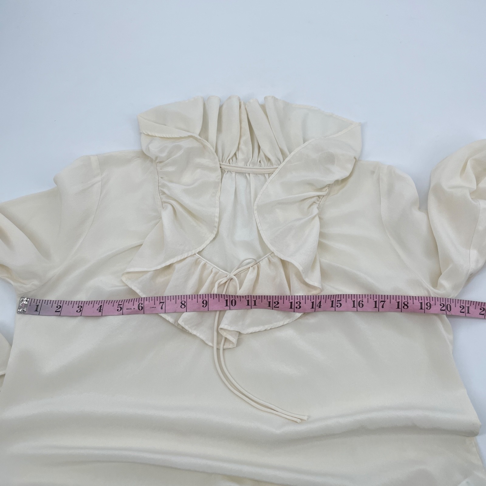 J CREW Women size S Ivory 100% silk Ruffle Neck Popover Long Sleeve blouse BD755