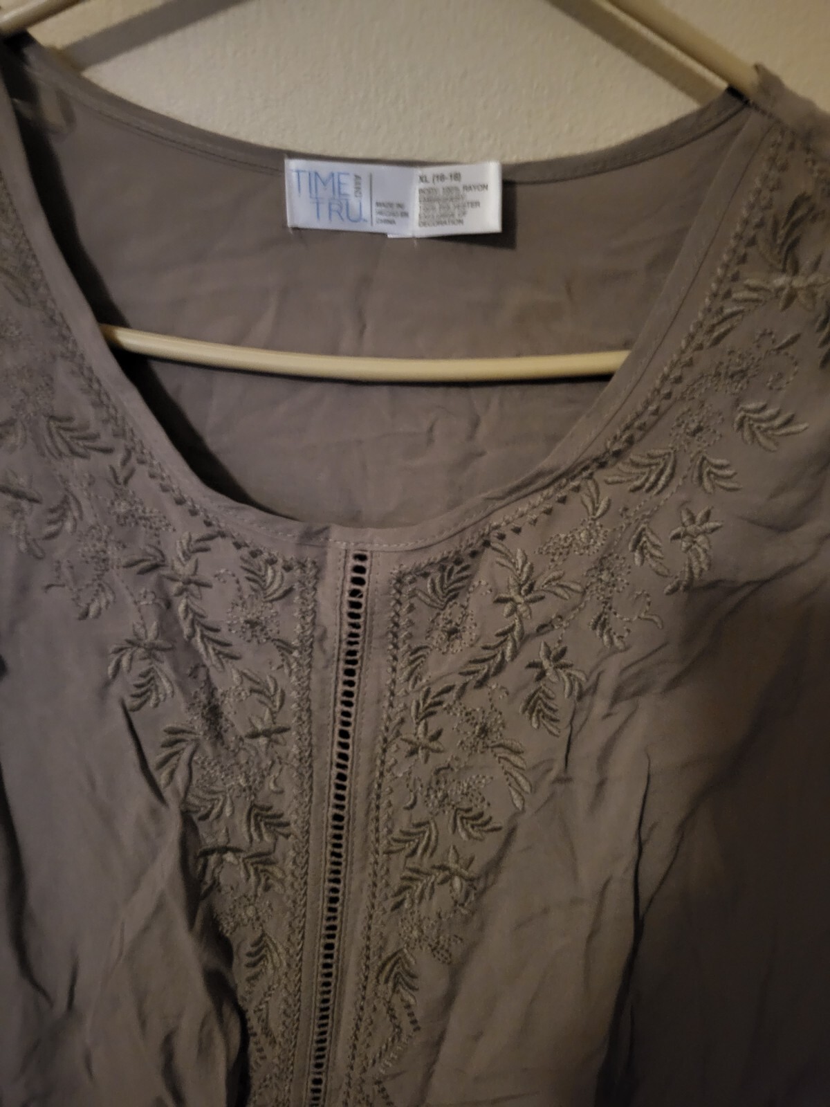 Time Tru Xl 16 18 Tan Embroidered Cap Ruffle Sleeve Cut Out Gathered Side…