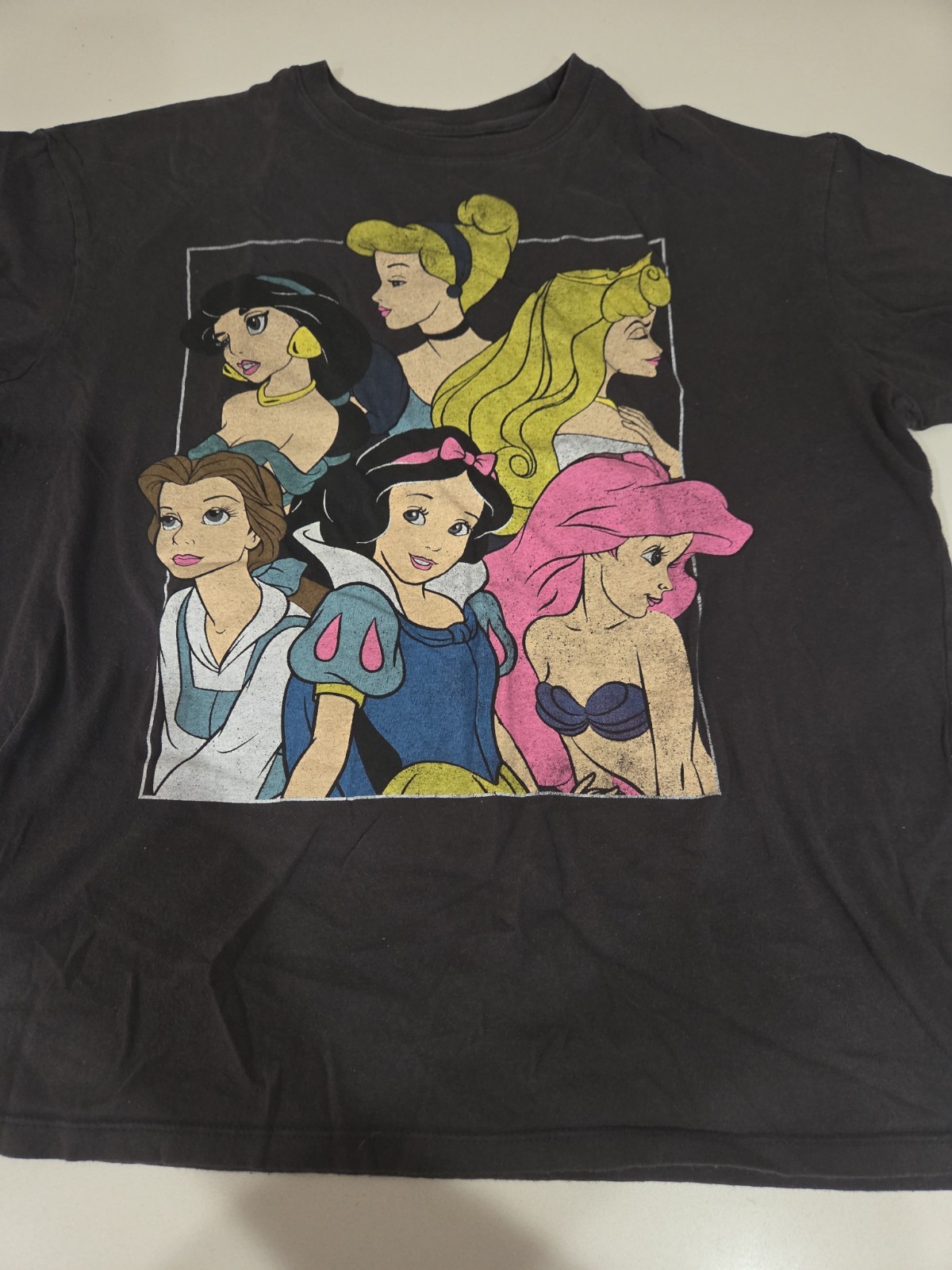 DISNEY PRINCESS GRAY/BLACK Tee SHIRT 6 PRINCESSES DESIGN size L