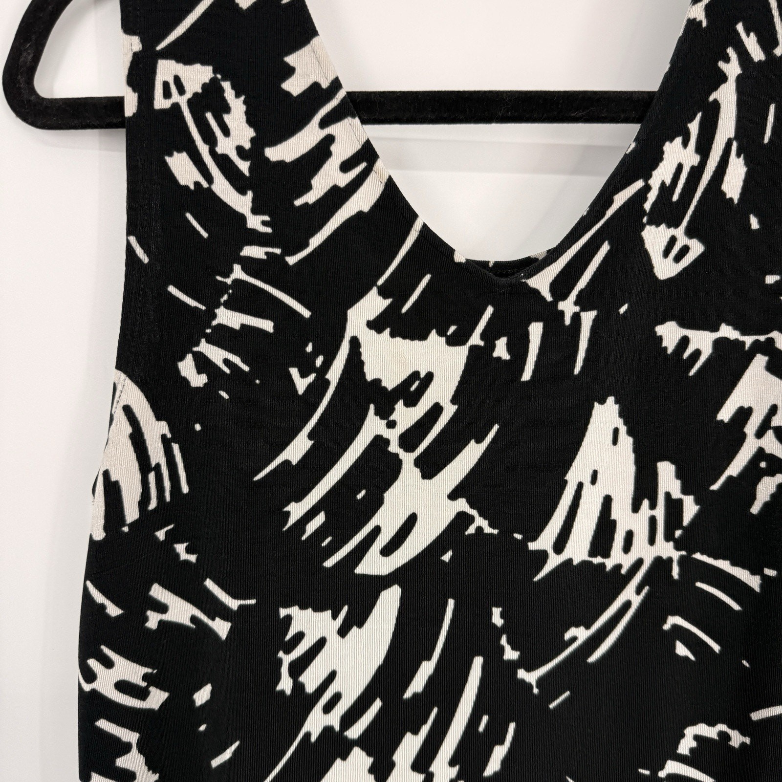 Chicos Travelers 1 Tank Top Medium Black Pattern V Neck Slinky Knit Pullover