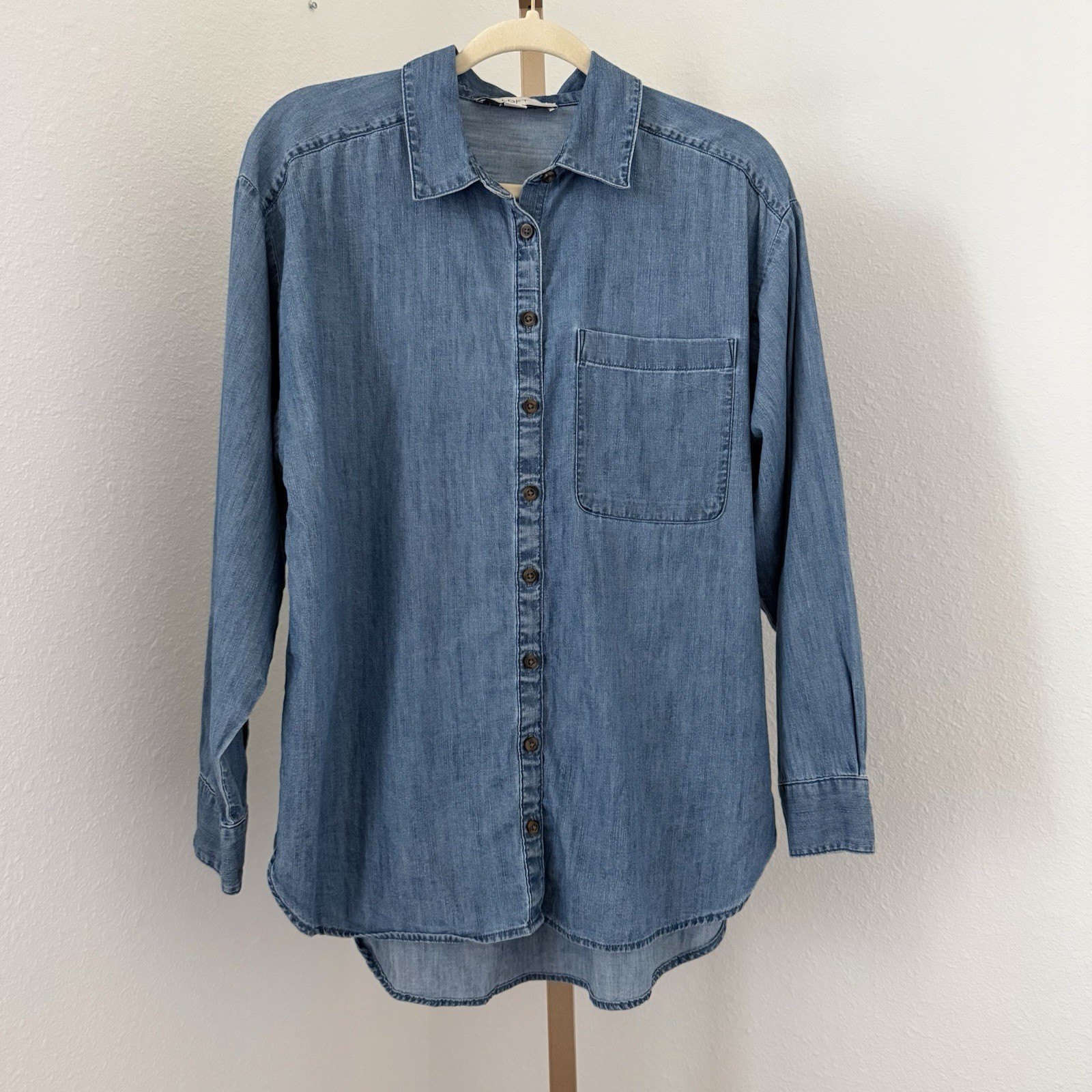 Ann Taylor Loft Chambray Lightweight Denim Womens Country Western Button Shirt M