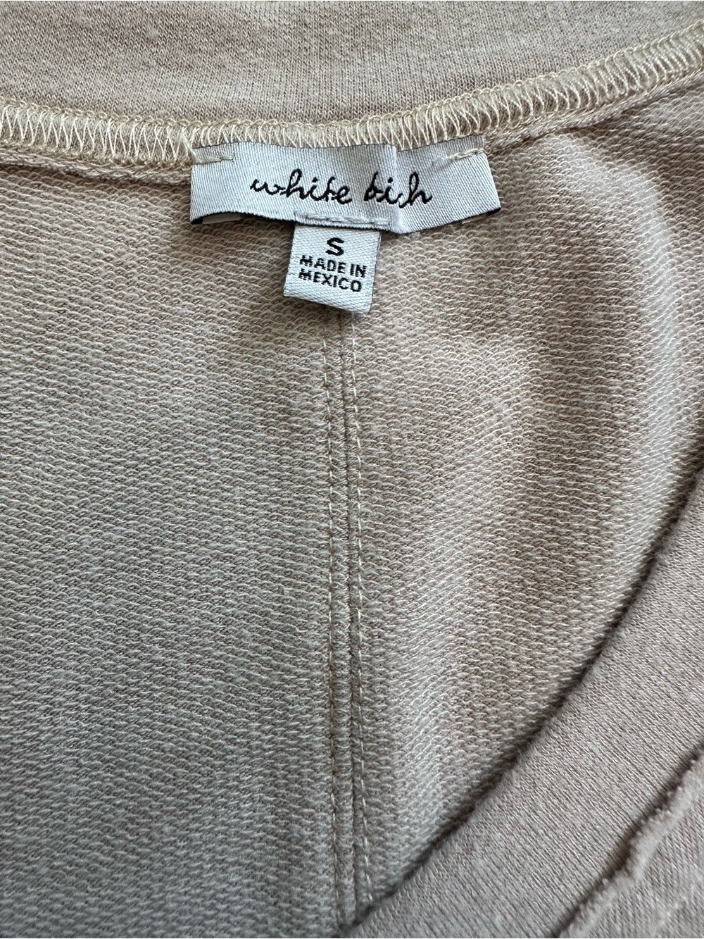 White Birch Taupe Exposed Seam V-Neck Top Short Sleeve Size Small 1103