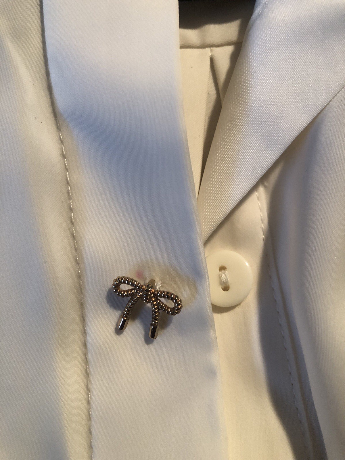 RACHEL ZOE Women X-Small White Button Up Collar Long Sleeve Bow Button Top