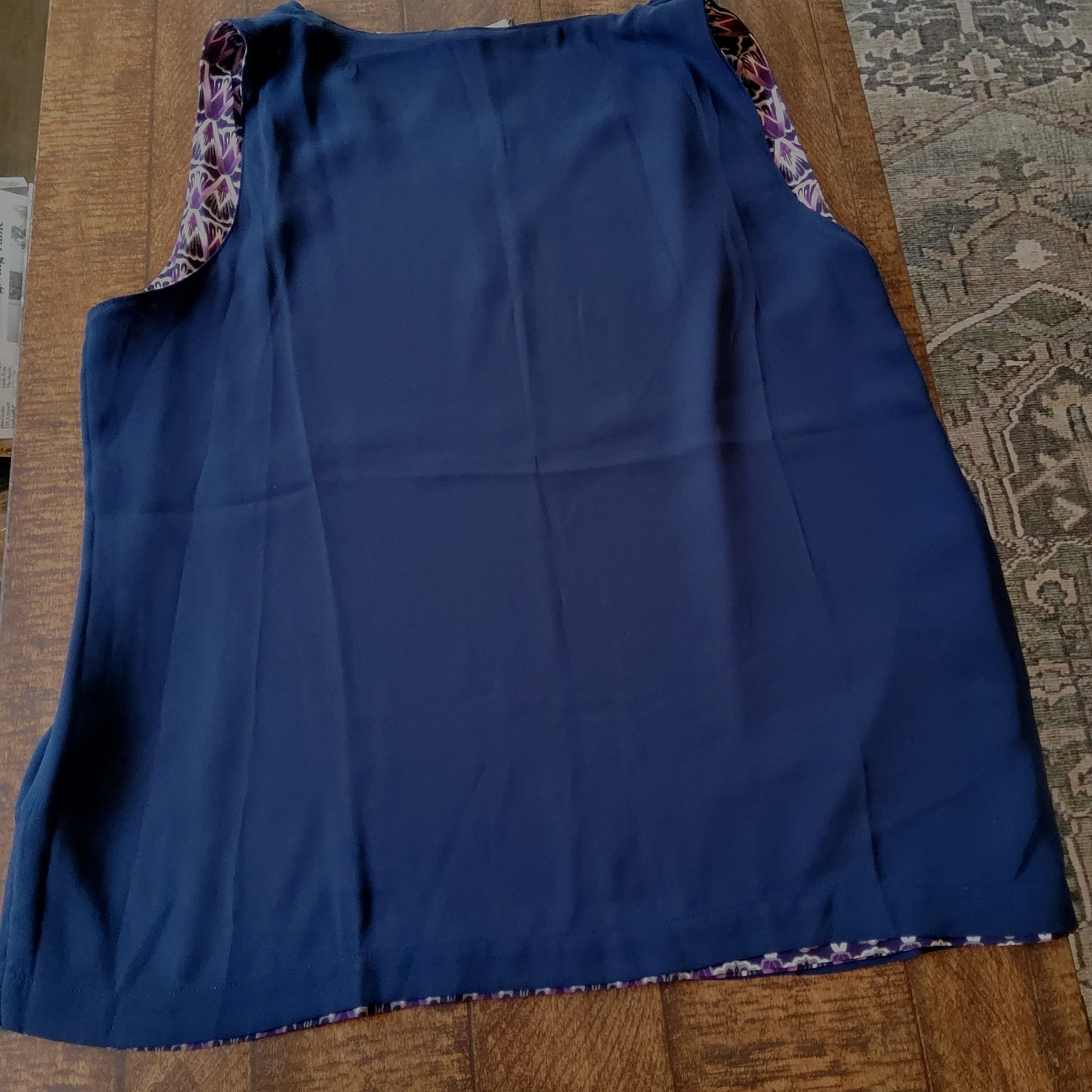 WHITE HOUSE BLACK MARKET CHEVRON REVERSIBLE TANK/TOP-LARGE-PURPLE/DARK BLUE-*NEW