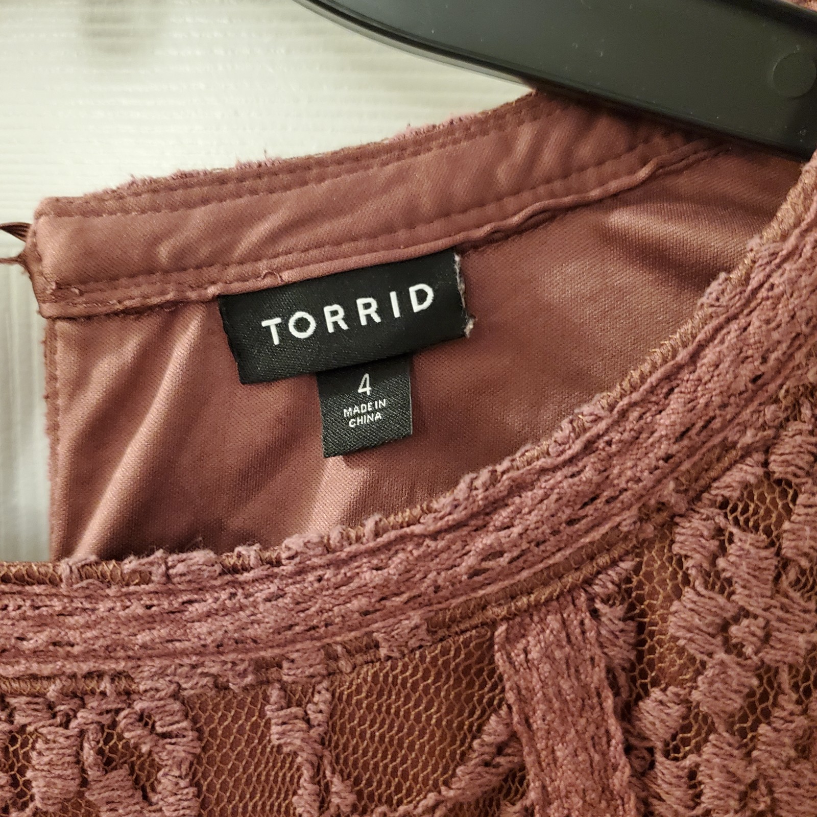 Torrid sz 4 mauve pullover lace top flowy boho romantic feminine victorian