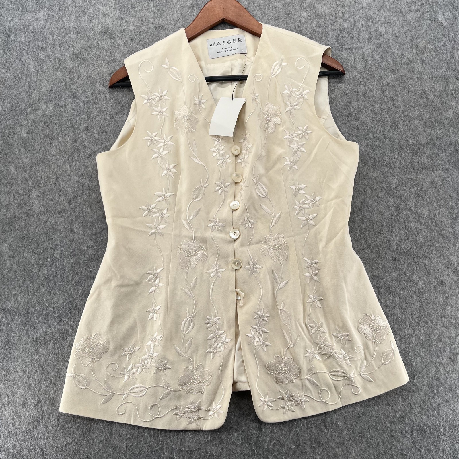 Vintage Jaeger Ivory Floral Applique Sleeveless T Shirt Tank Size 12 100% Silk