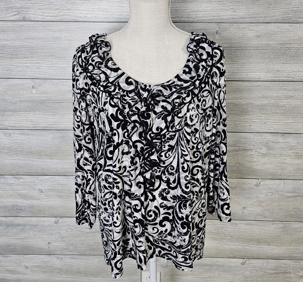 Rafaella Women’s Plus Size 2X Ruffled V-neck Stretchy Top Black Swirls Shirt