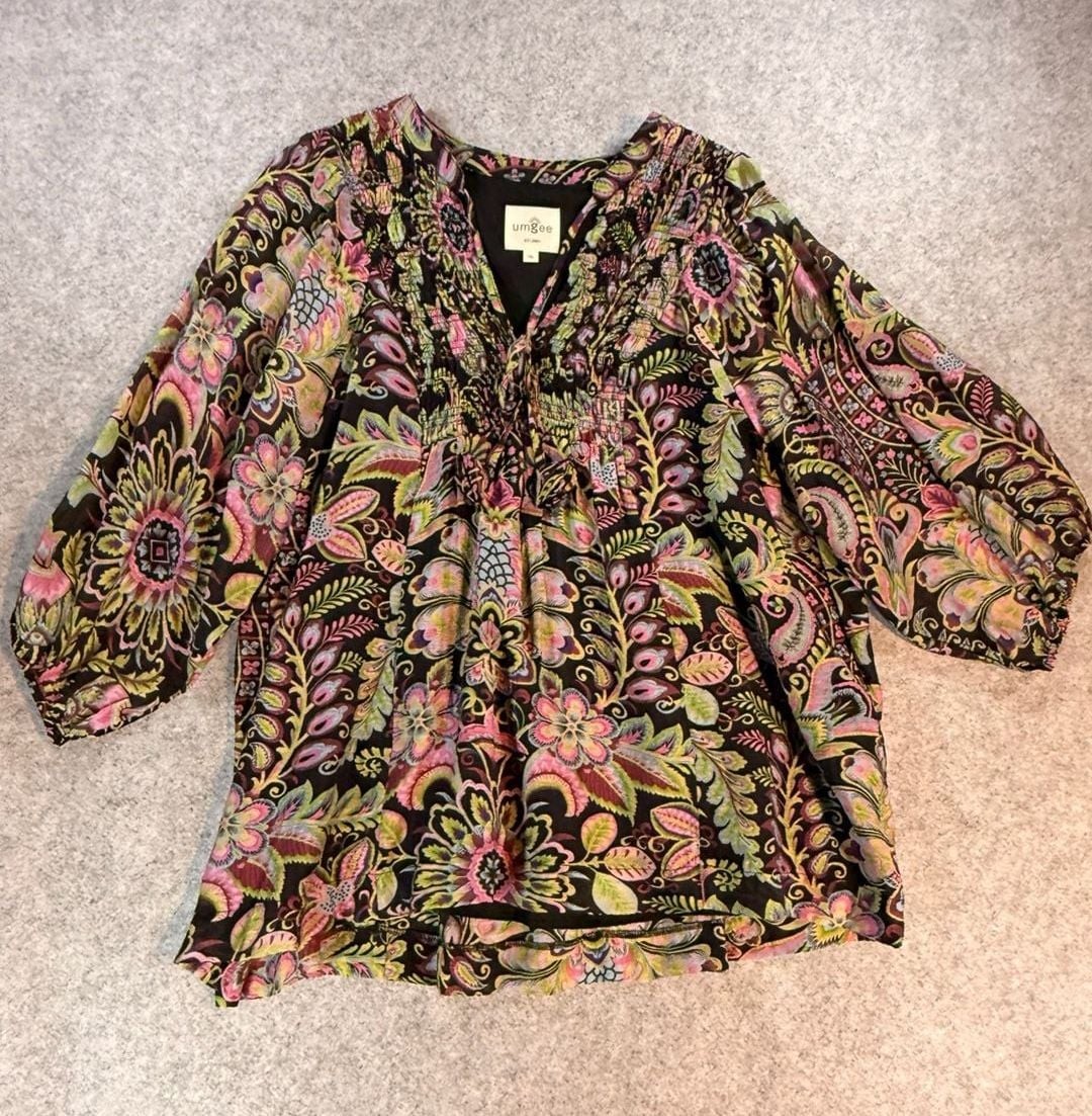 Umgee Women’s Paisley Floral Print Smocked V-Neck Blouse with Puff Sleeves 1XL