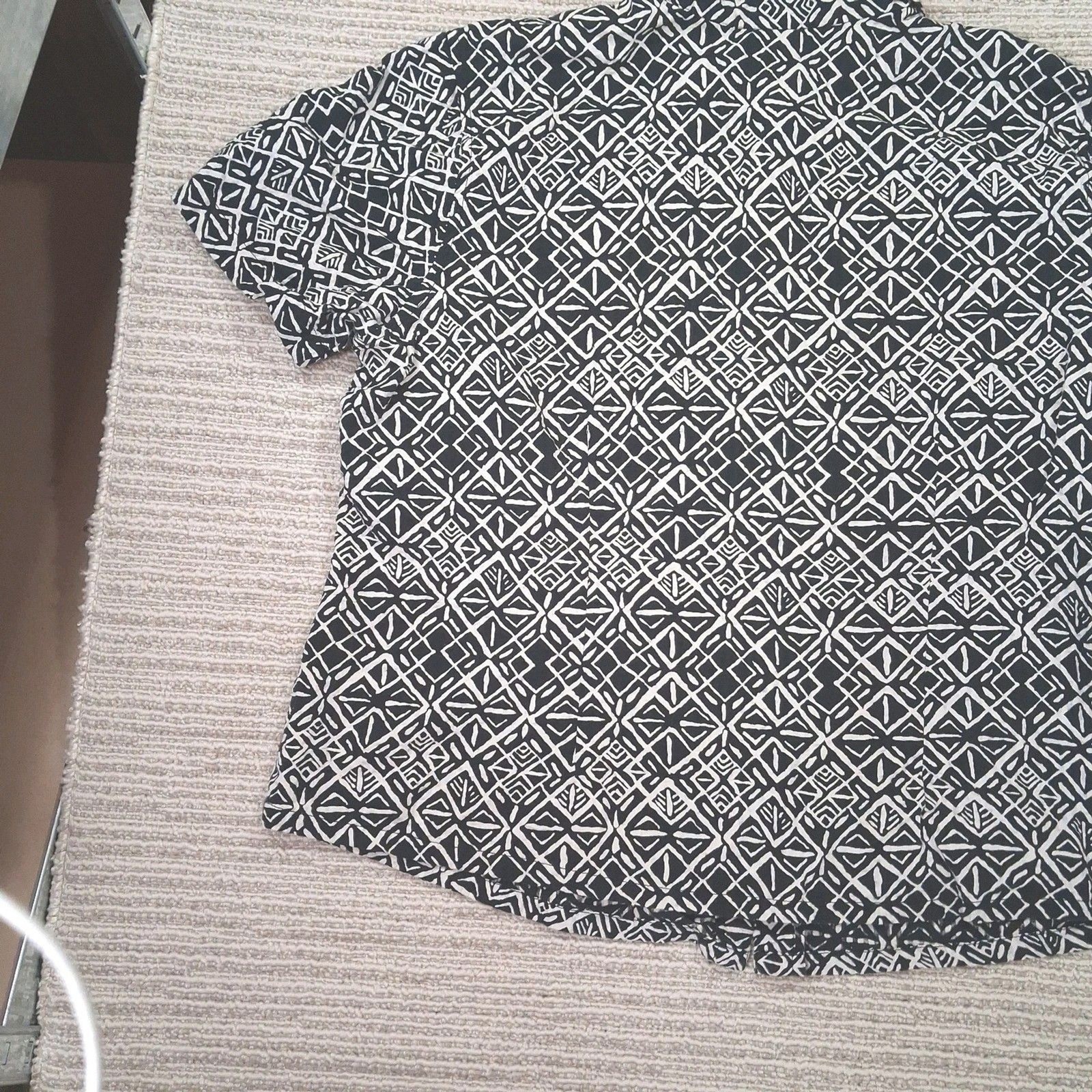 ​Erika Woman Shirt 1X Plus Black White Geometric Cotton Button Front Short Sleev