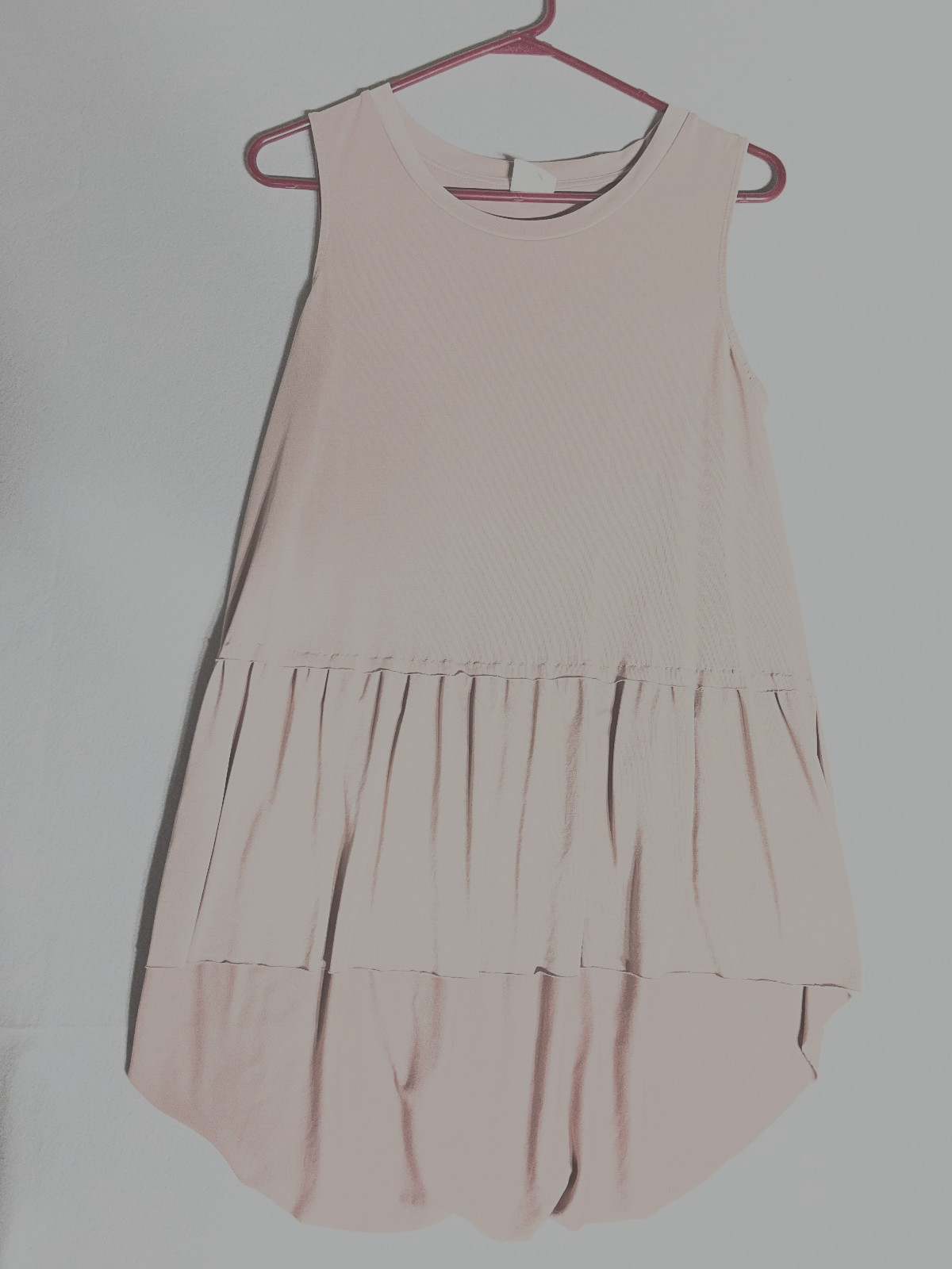 Women’s Mote mauve tank shirt with a ruffle hem, Size M