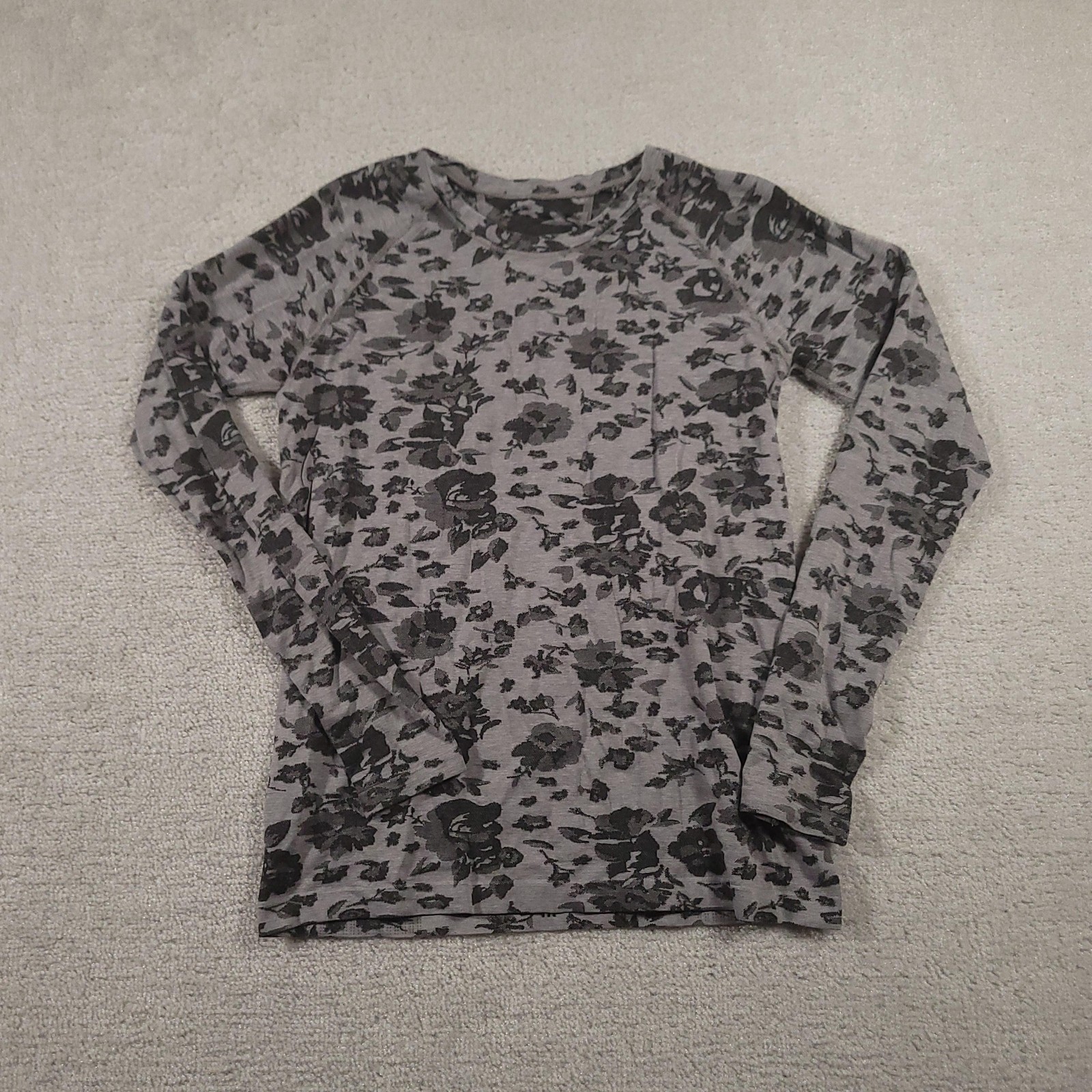 Athletic Gray Black Floral Shirt Womens Small Long Sleeve Lightweight Sync