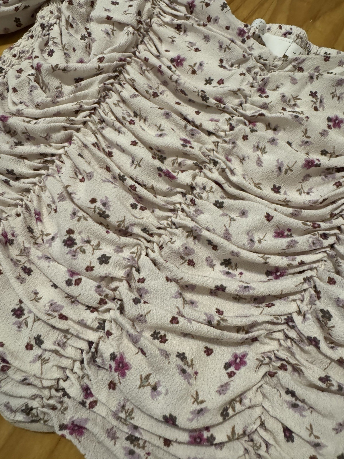 ASTR The Label Floral Ruched Puff Sleeve Smocked Top in Cream Lavender Ditsy LRG