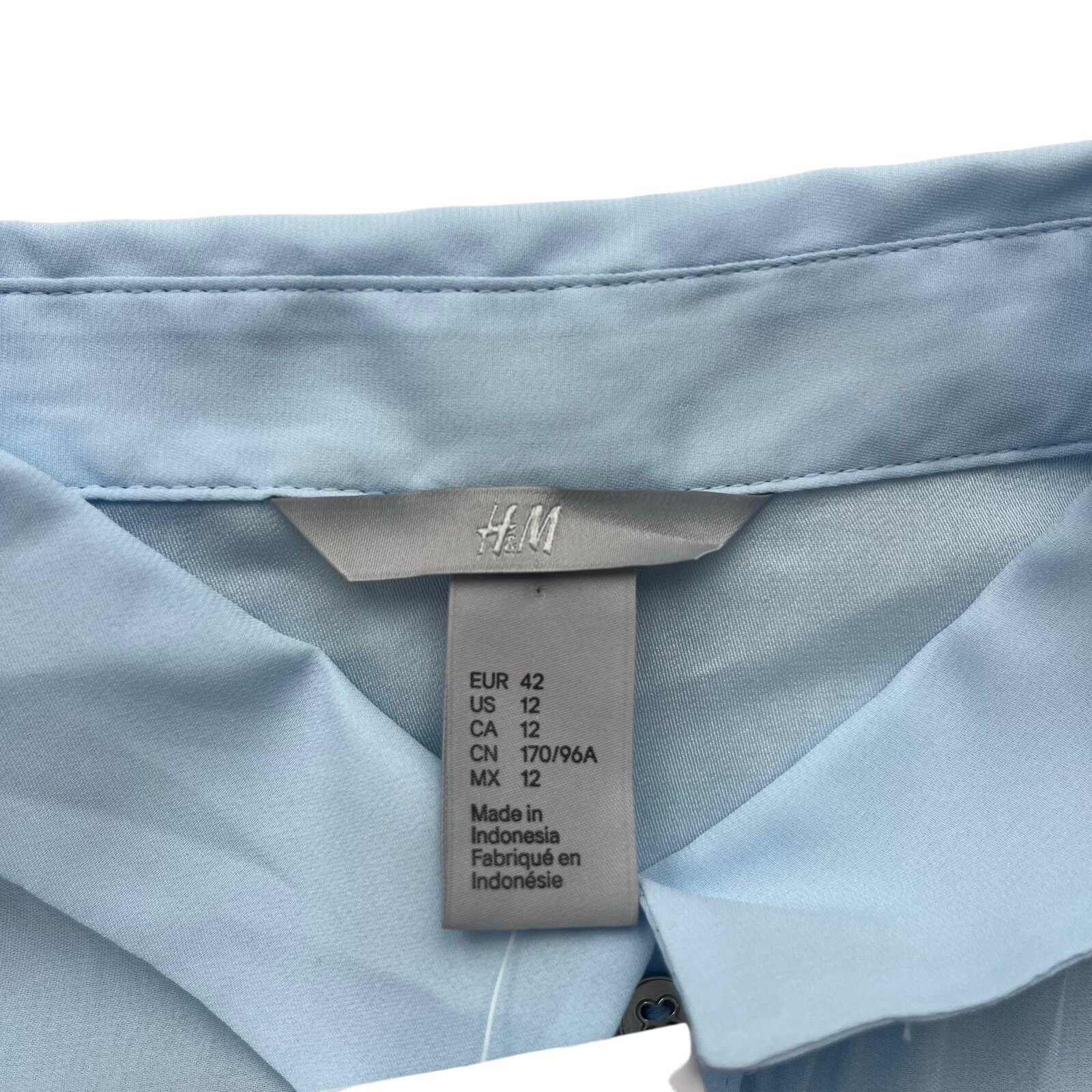 H&M Women’s Sz 12 Light Blue 3/4 Roll Tab Sleeves Lightweight Button Front Shirt