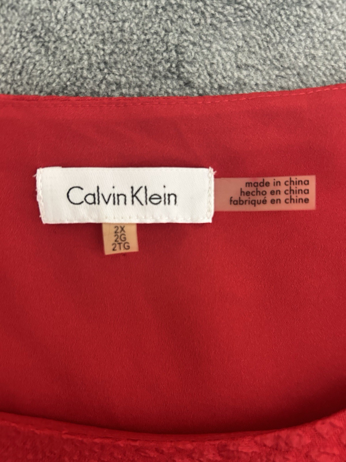 Calvin Klein Women’s Pullover Top Trumpet Sleeves 2X Red Black Lined Stretch 035