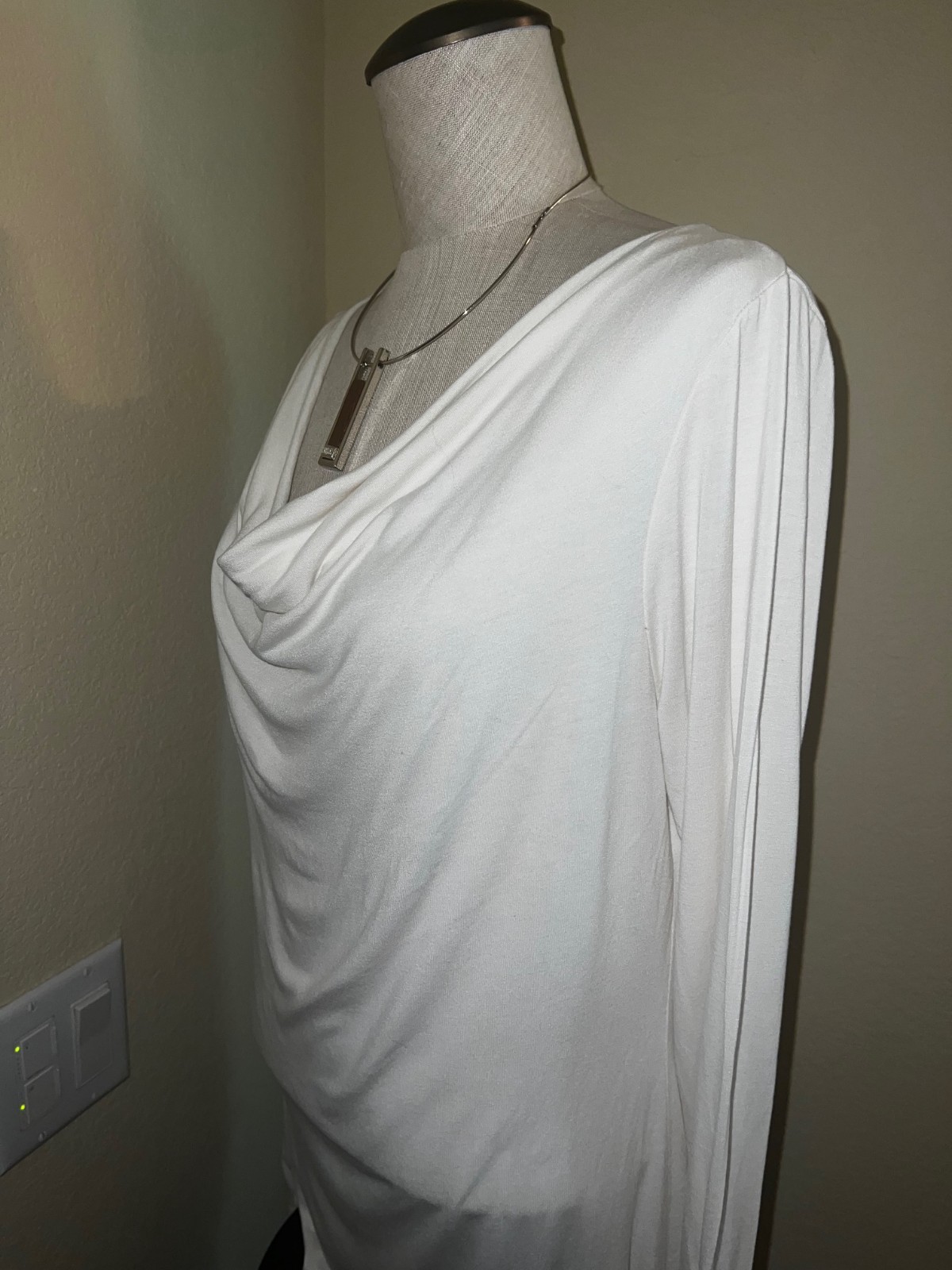 WHITE HOUSE BLACK MARKET * IVORY DRAPE NECK KNIT TOP * LONG SLEEVES SIZE M NWT