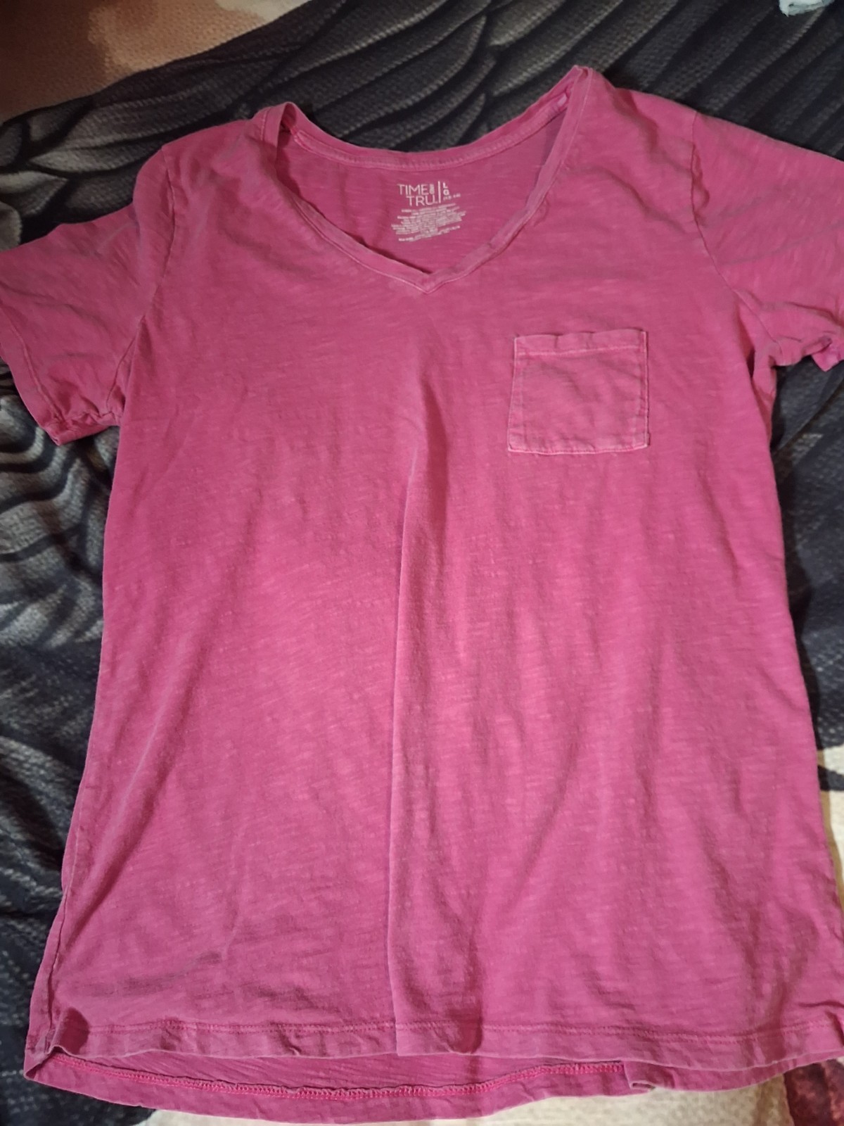 Time & Tru Womens Pink, 0 Cotton,V-neck,Classic Fit Pocket Tshirt Size LG