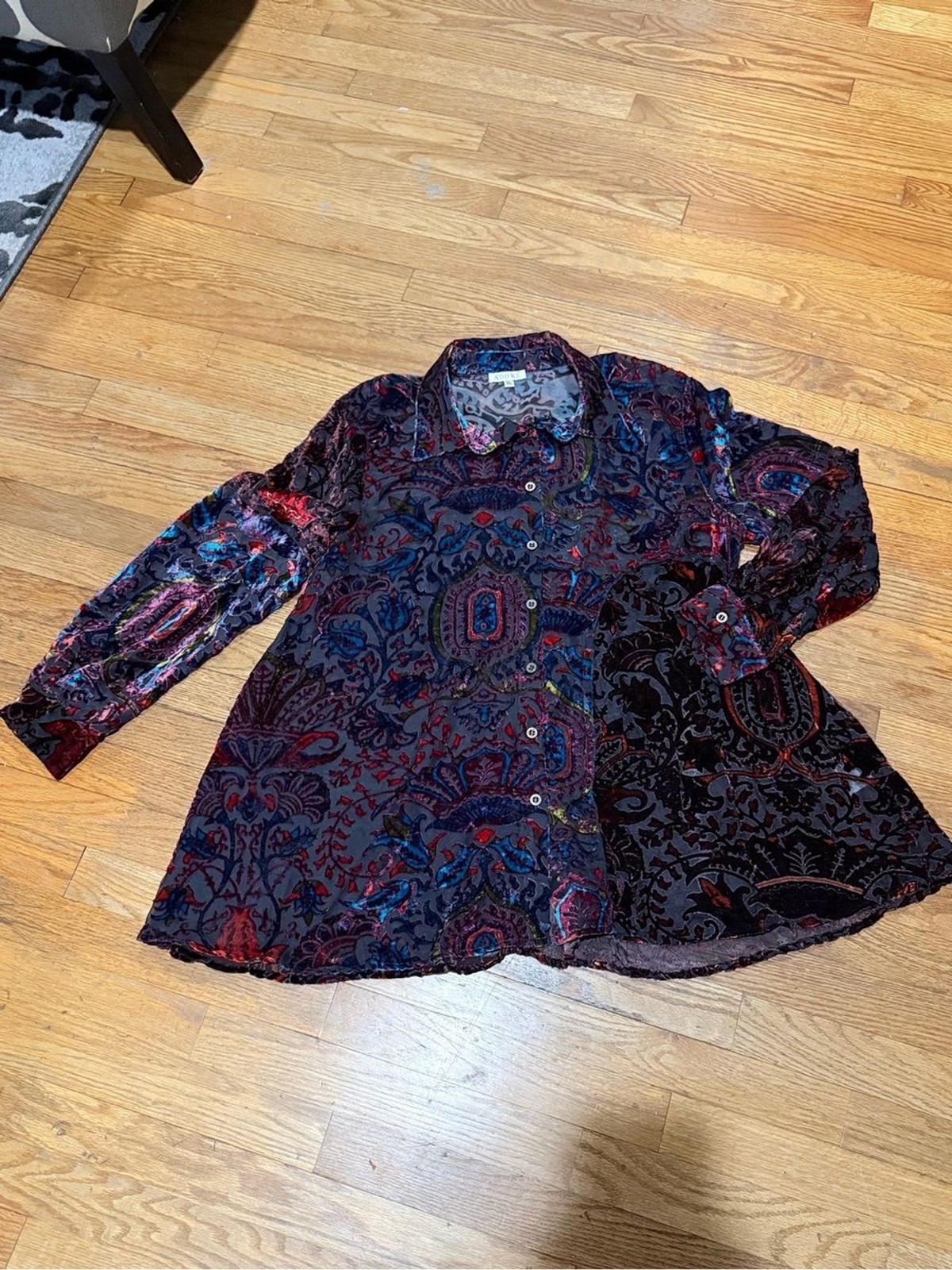 Adore Crushed Velvet Button-Up Shirt in Deep Paisley Mix of Blue, Purple Red XL