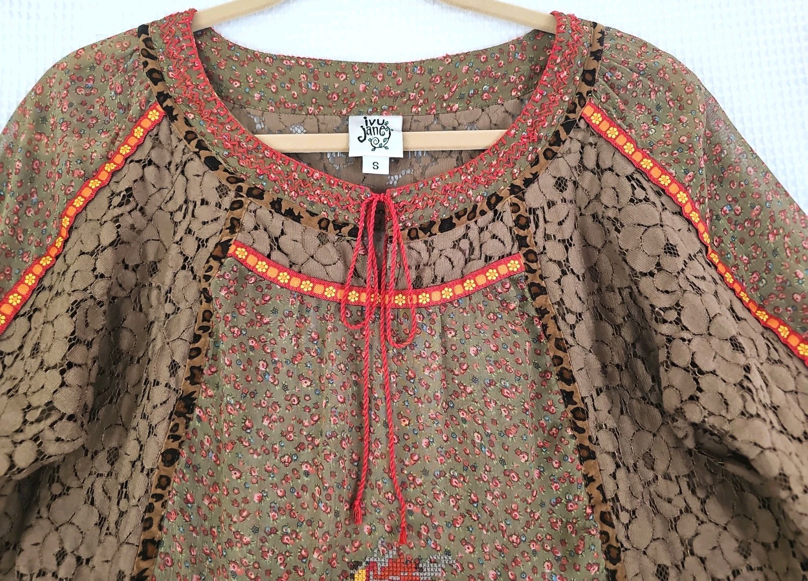 Ivy Jane ~Woman Size S~ Multicolor Embroidered Balloon Sleeve Blouse Boho Top.