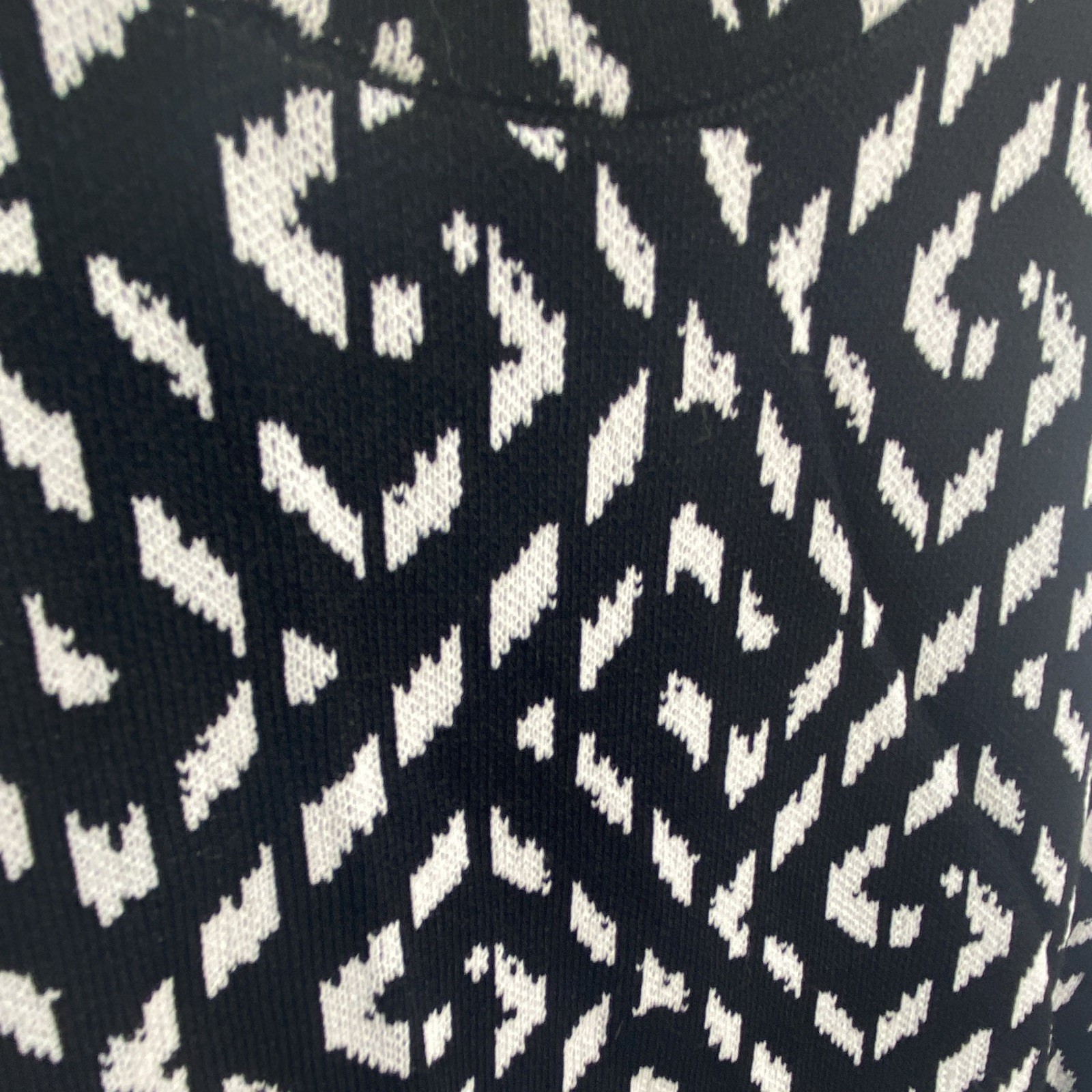 White House Black Market Women’s M Black/White Geometric Knit Crew Neck Tank