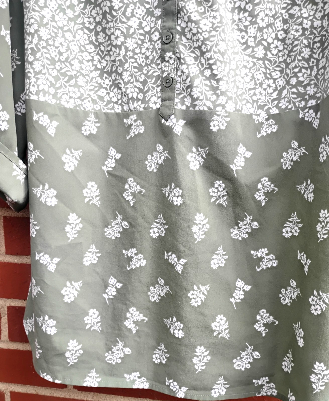Croft & Barrow Women’s Top, Size XL & Free Necklace