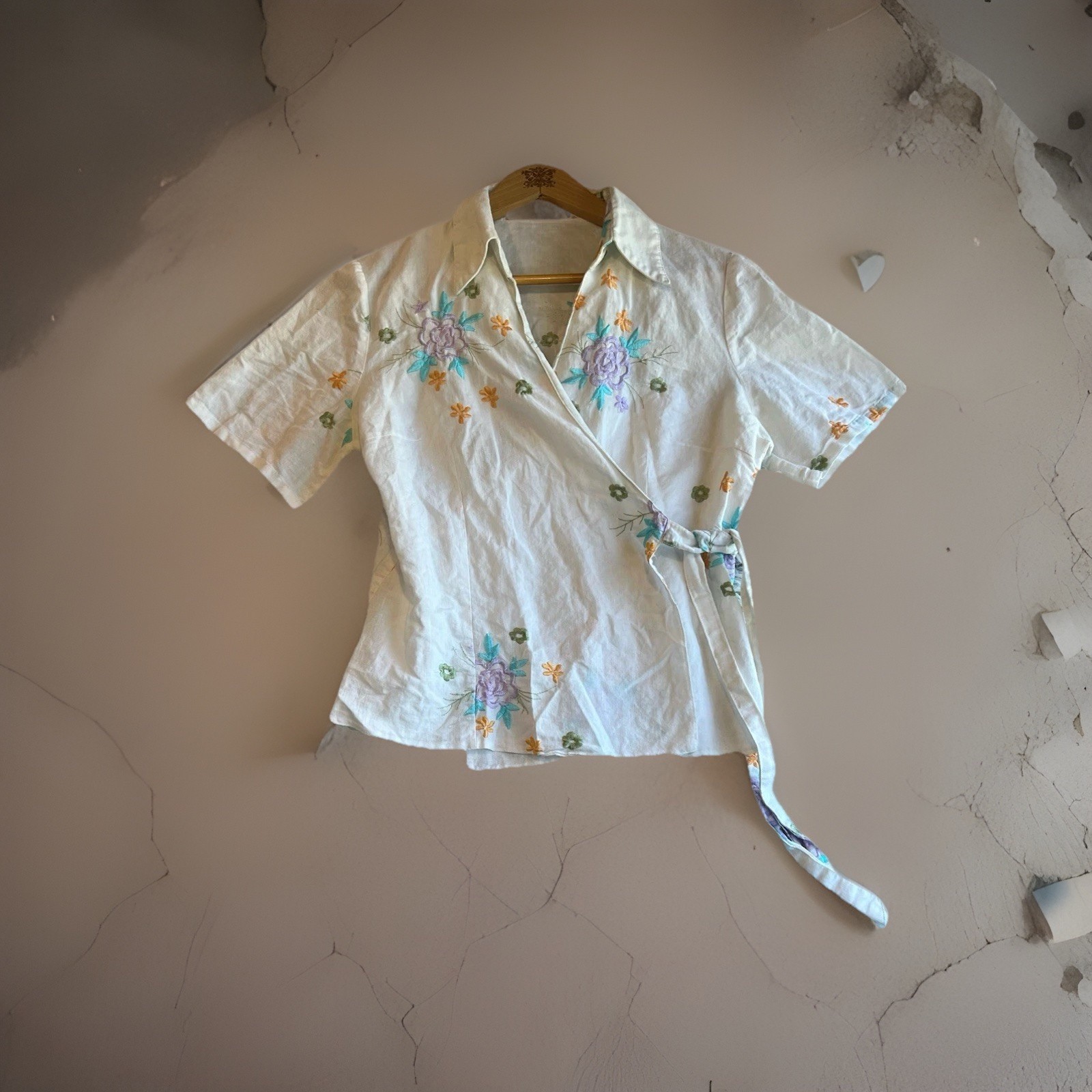 Jaramago Fashion Designer Classic White Collared Women’s Dress Shirt 100% Linen.