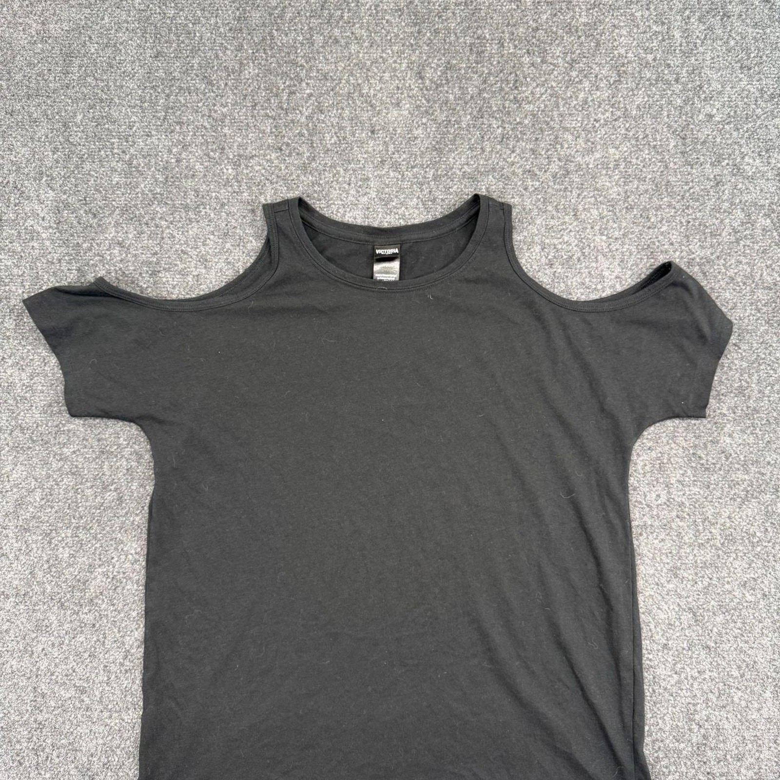 Victoria Sports Womens M Black Cold Shoulder Short Sleeve Pullover Top