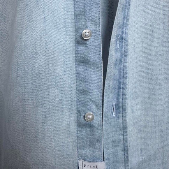 Frank & Eileen Barry Light Wash Denim Chambray Button Down Shirt XS